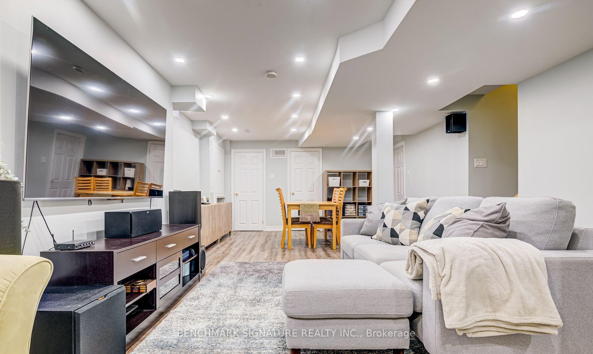 Photo 34 of 36 Twisted Oak Street, Brampton, Sandringham-Wellington — HOMEH