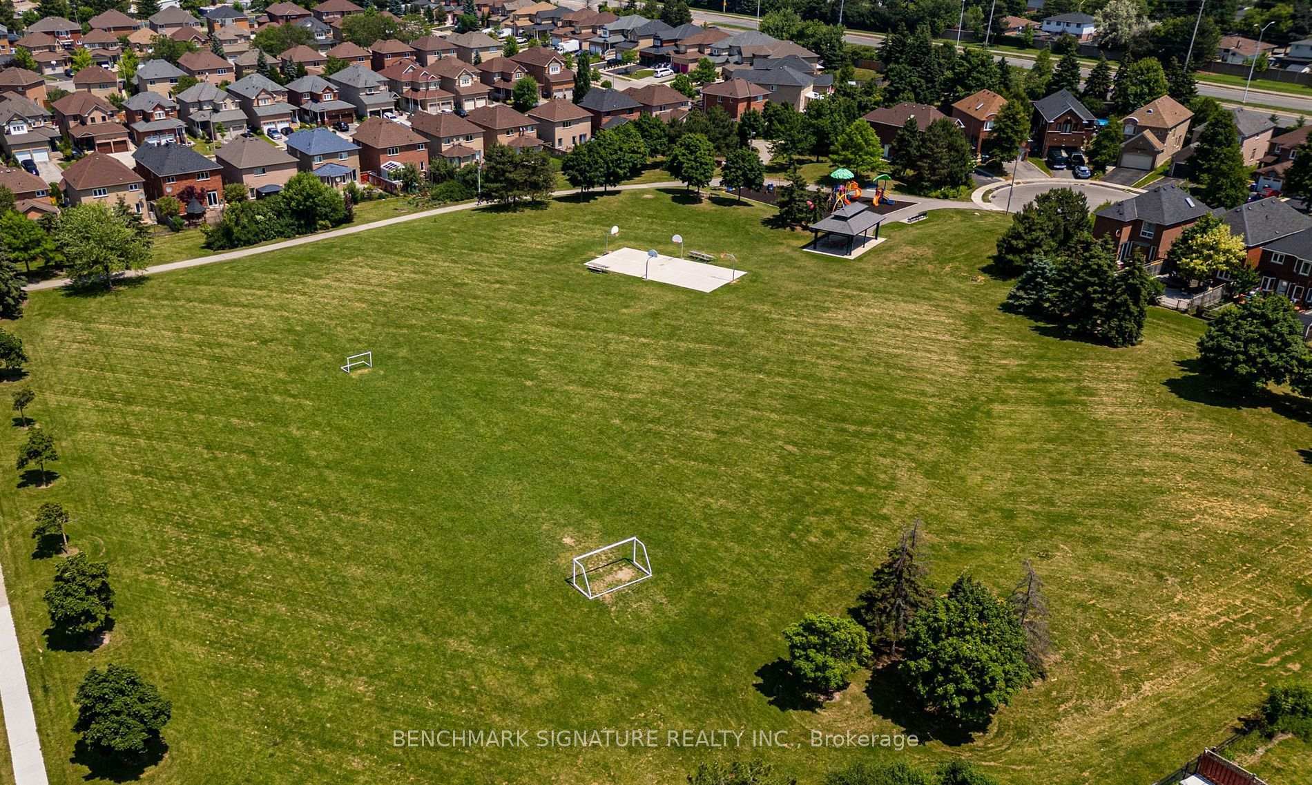 Photo 43 of 36 Twisted Oak Street, Brampton, Sandringham-Wellington — HOMEH