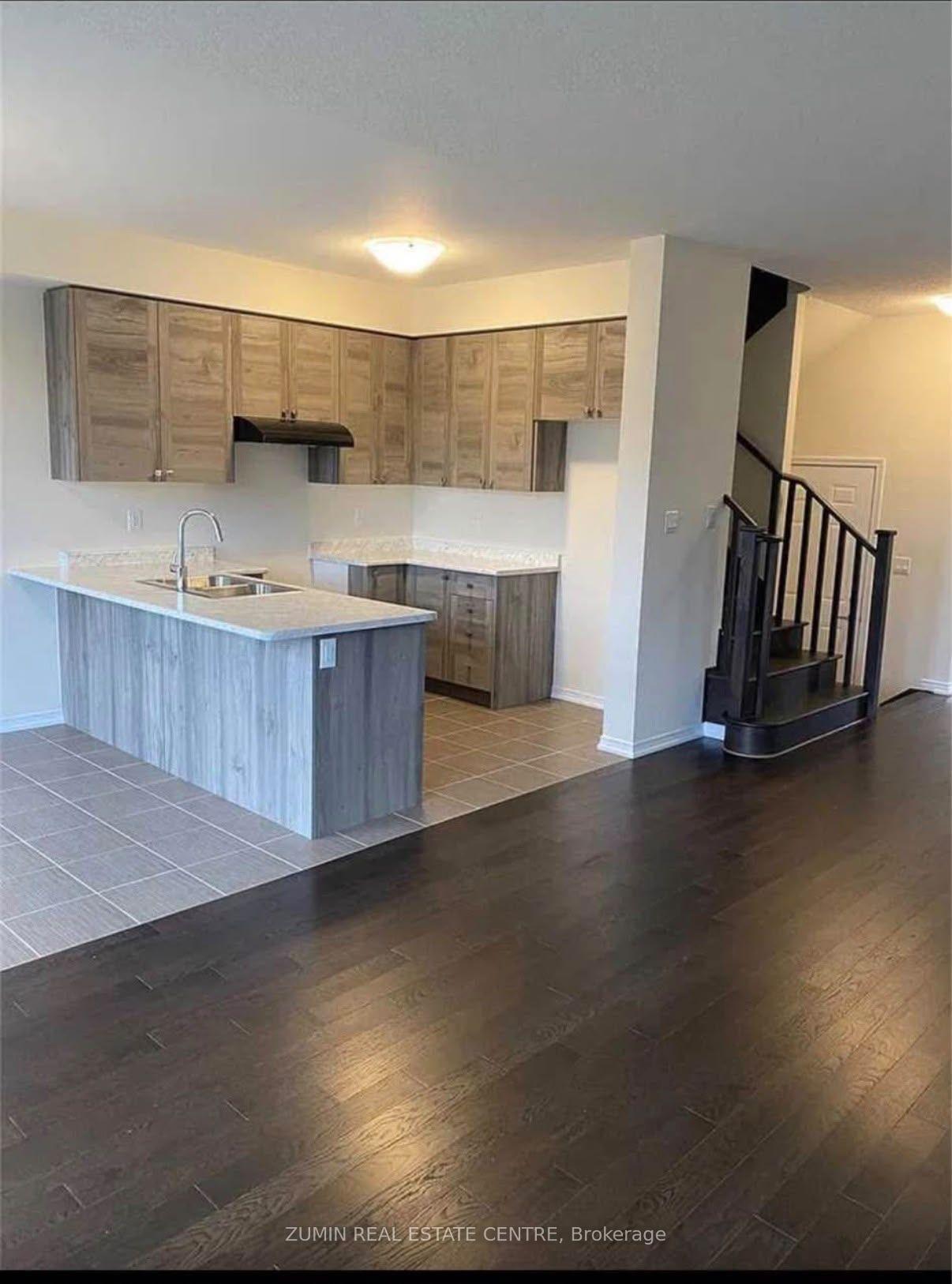 Photo 5 of Unit 16, 8317 Mulberry Drive, Niagara Falls, Brown — HOMEH