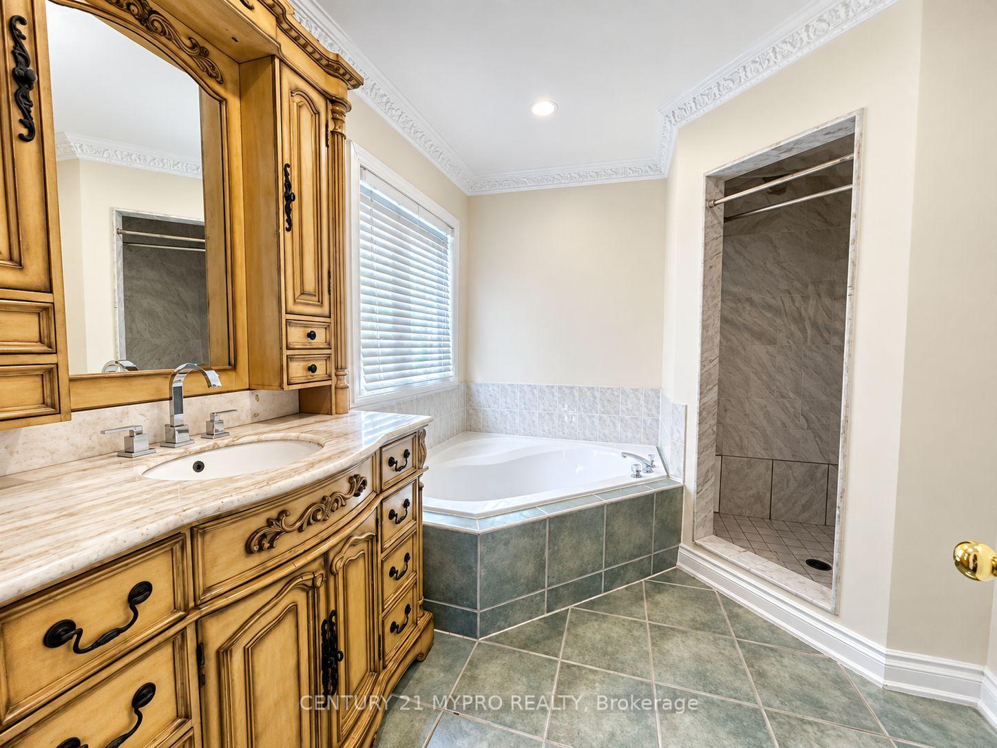 Photo 8 of 178 Stonemanor Avenue, Whitby, Pringle Creek — HOMEH