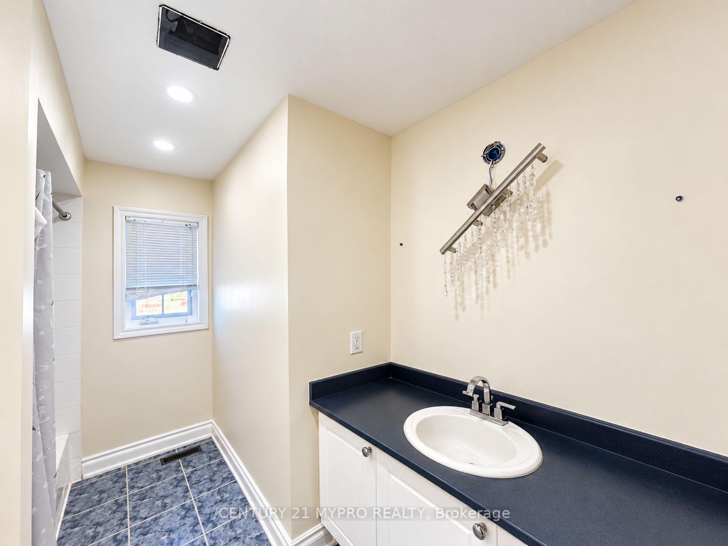 Photo 12 of 178 Stonemanor Avenue, Whitby, Pringle Creek — HOMEH