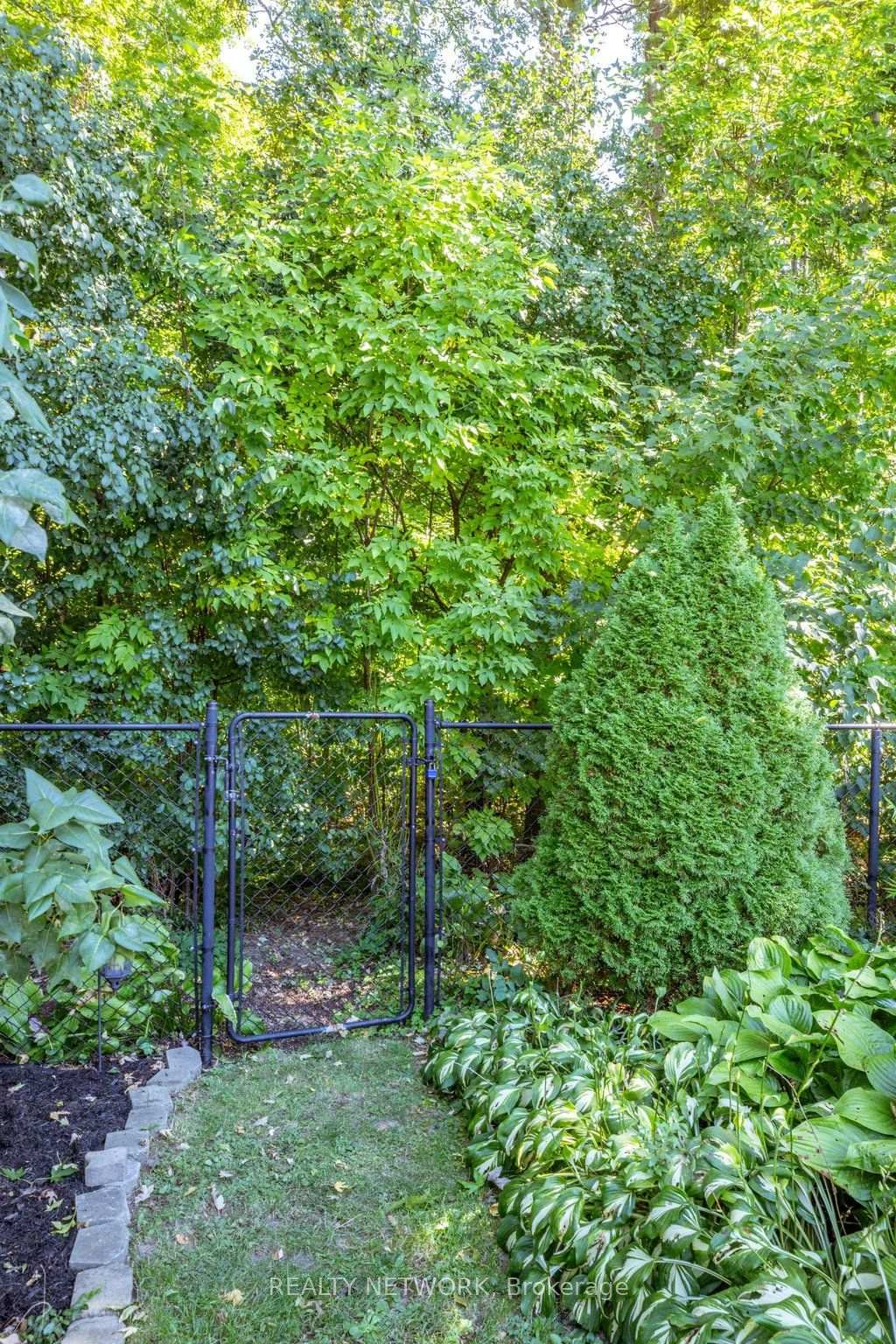 Photo 46 of 32 Beechwood Avenue, Brantford, Cedarland — HOMEH