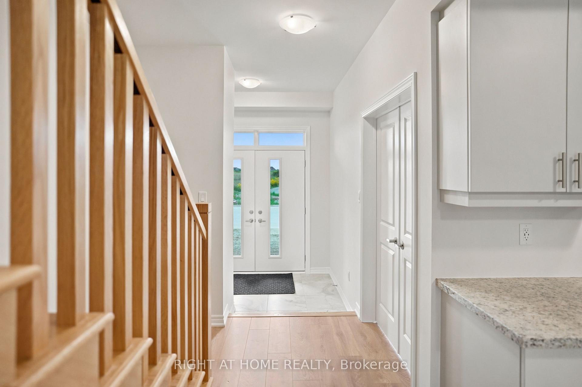 Photo 3 of 1128 Periwinkle Crescent, Woodstock, Woodstock - North — HOMEH