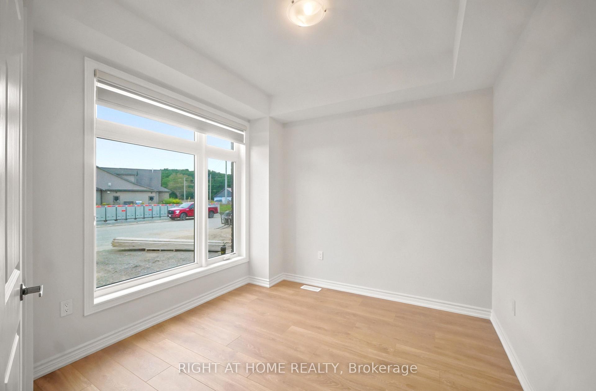 Photo 4 of 1128 Periwinkle Crescent, Woodstock, Woodstock - North — HOMEH