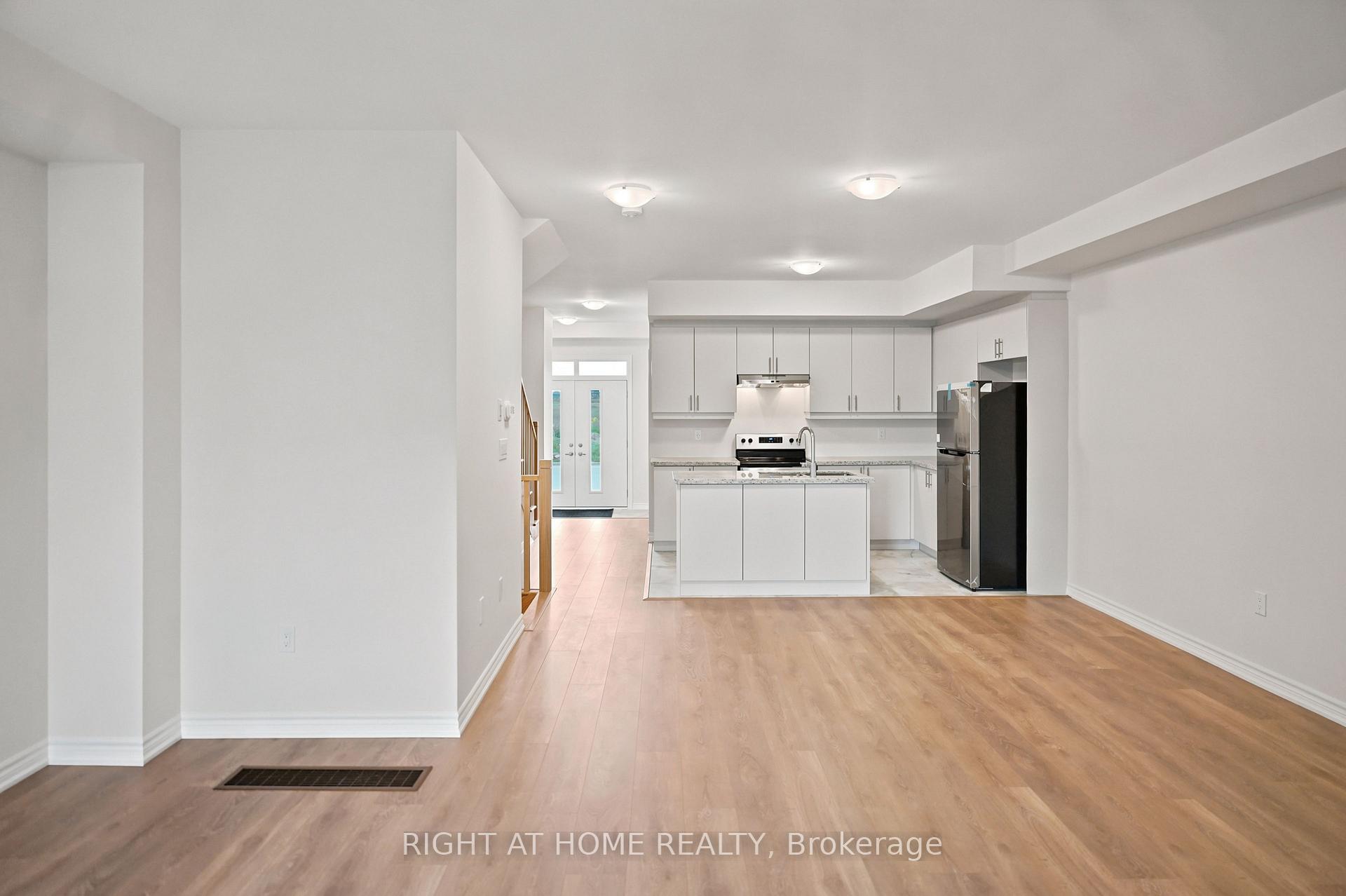 Photo 5 of 1128 Periwinkle Crescent, Woodstock, Woodstock - North — HOMEH