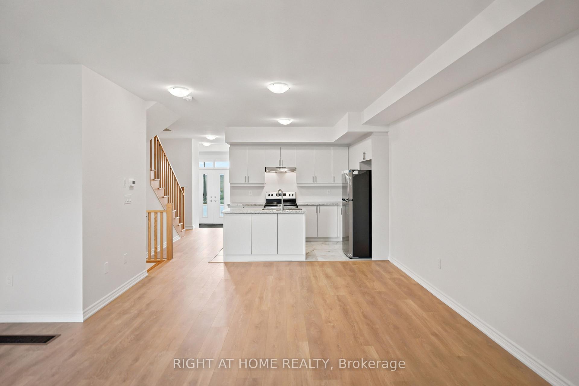 Photo 8 of 1128 Periwinkle Crescent, Woodstock, Woodstock - North — HOMEH