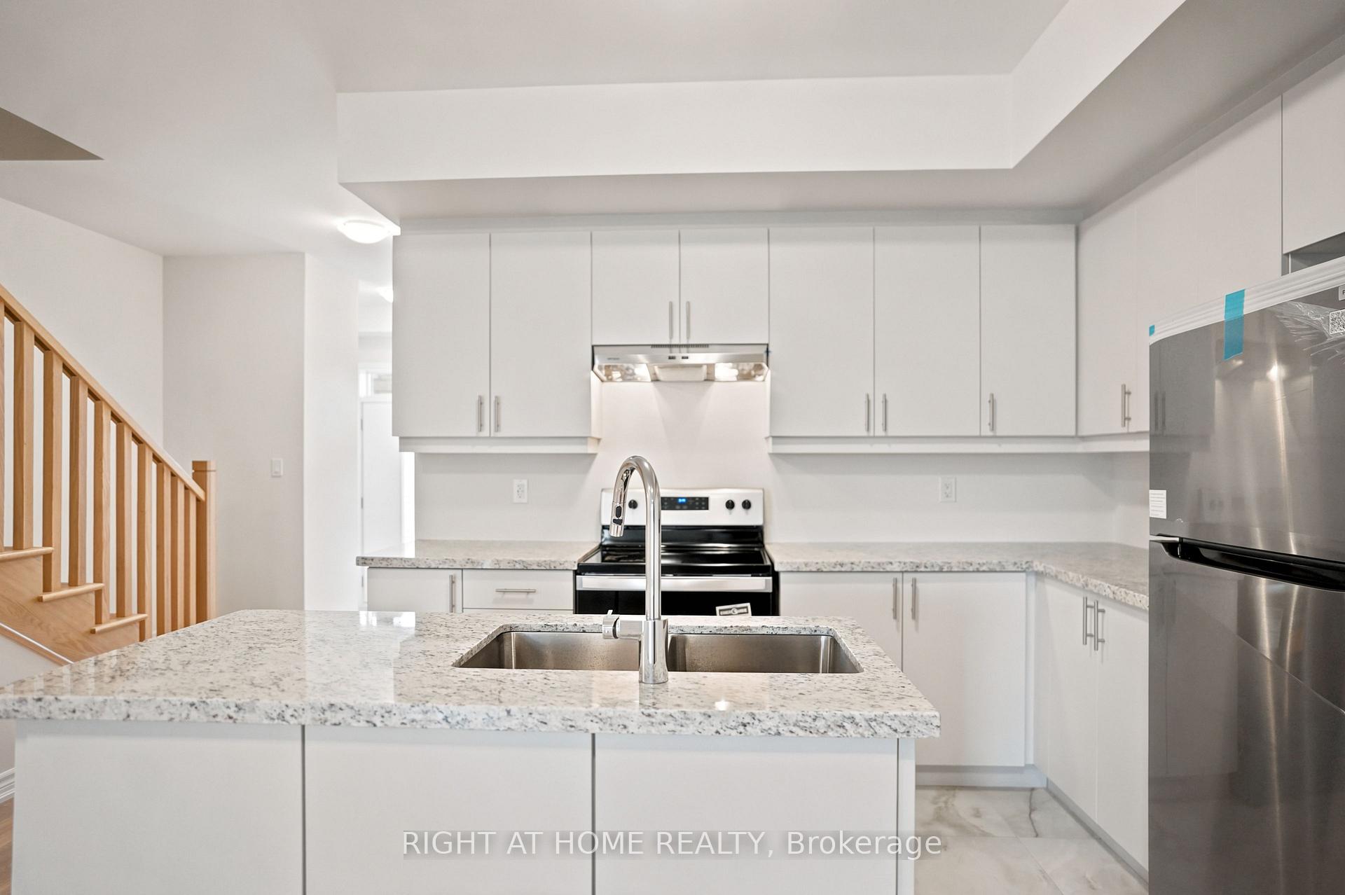 Photo 10 of 1128 Periwinkle Crescent, Woodstock, Woodstock - North — HOMEH