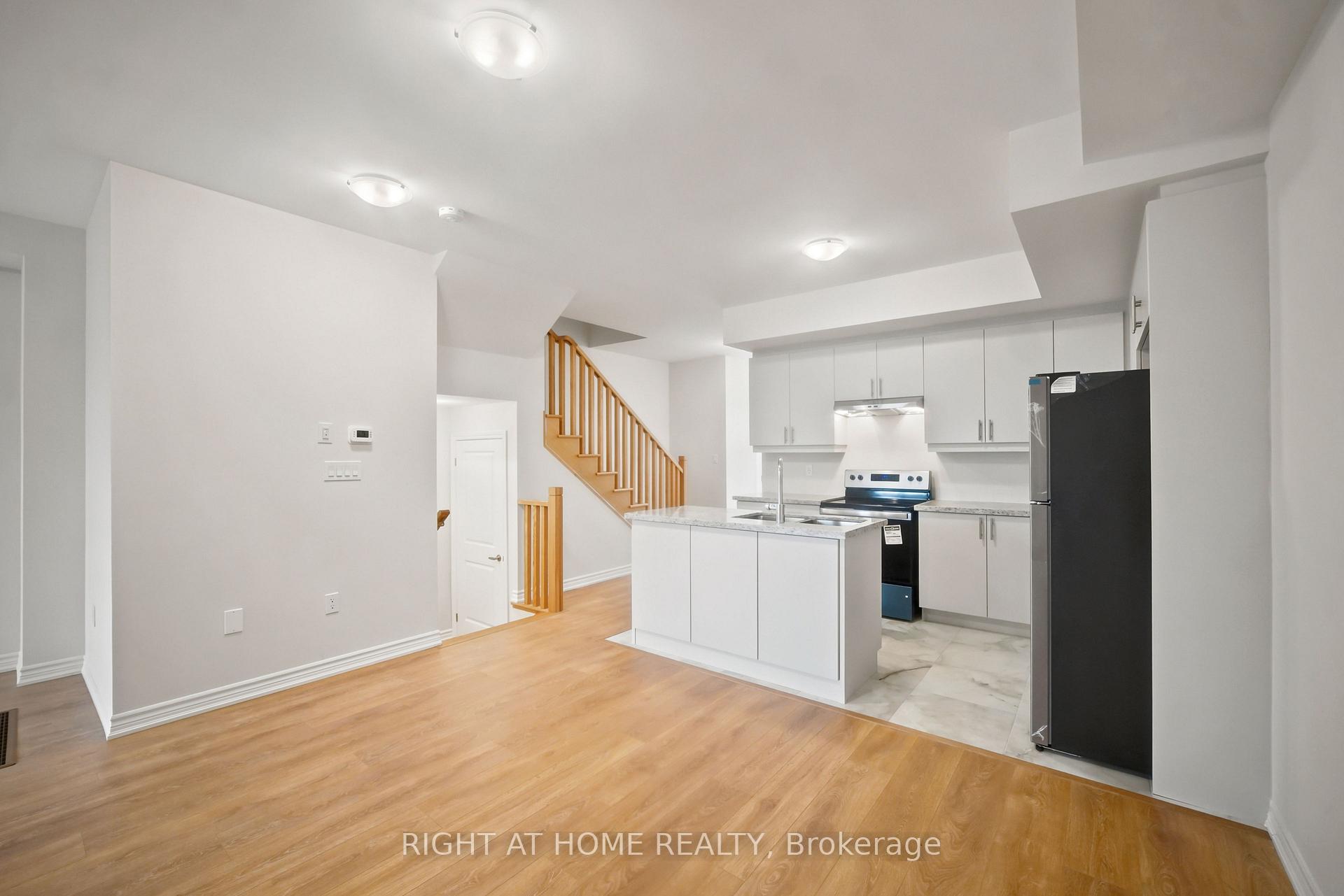 Photo 12 of 1128 Periwinkle Crescent, Woodstock, Woodstock - North — HOMEH