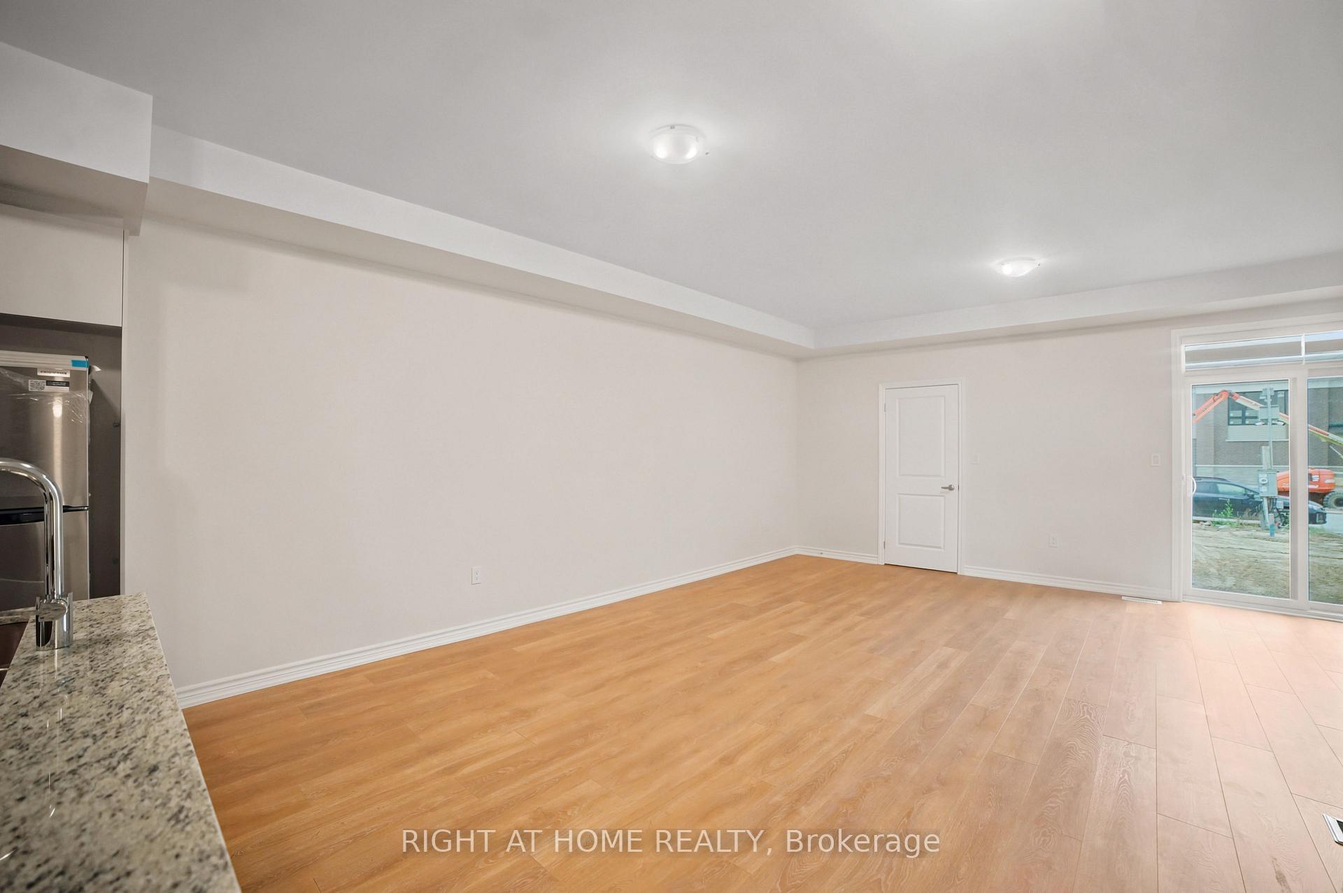 Photo 13 of 1128 Periwinkle Crescent, Woodstock, Woodstock - North — HOMEH