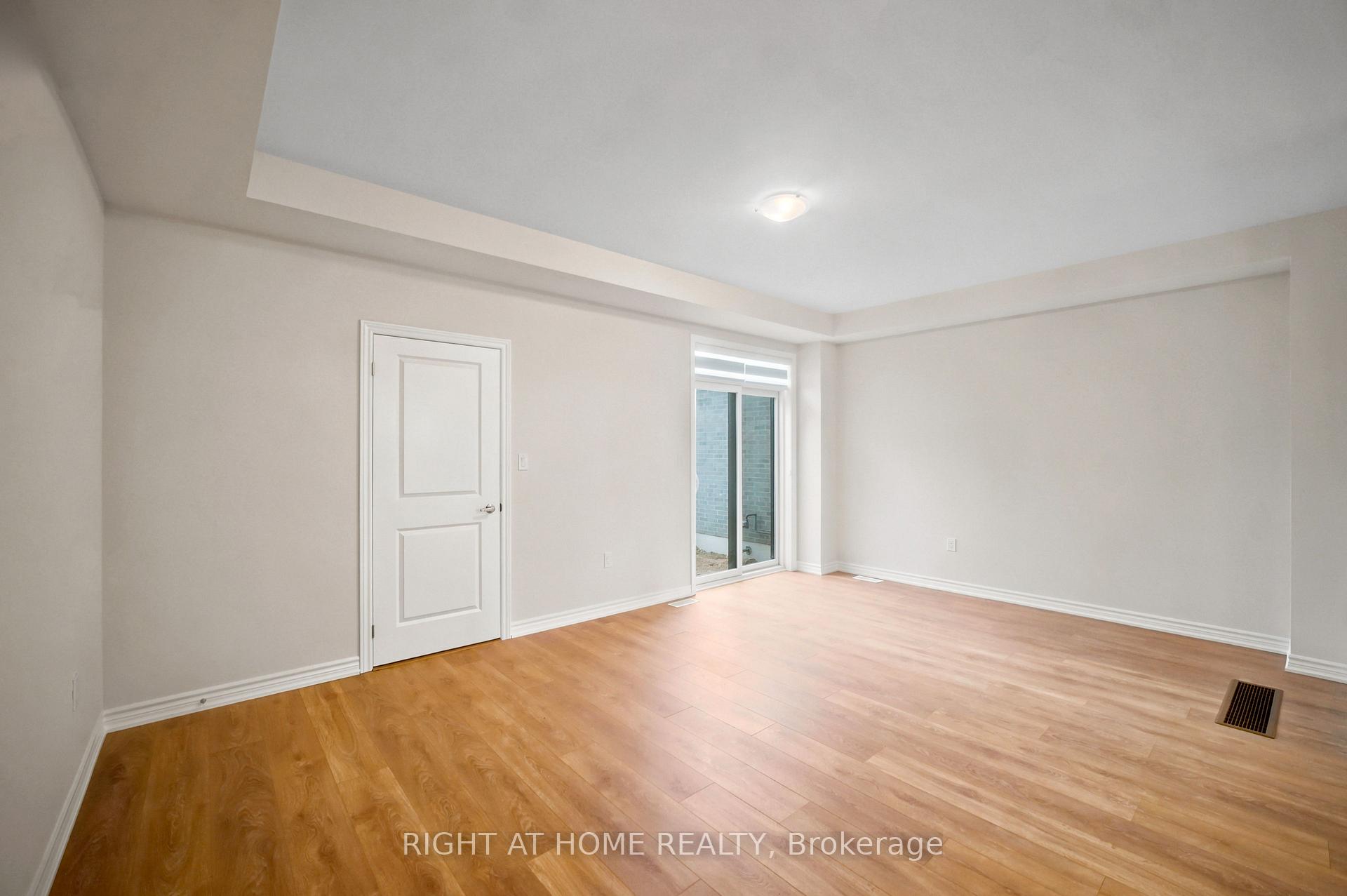 Photo 14 of 1128 Periwinkle Crescent, Woodstock, Woodstock - North — HOMEH