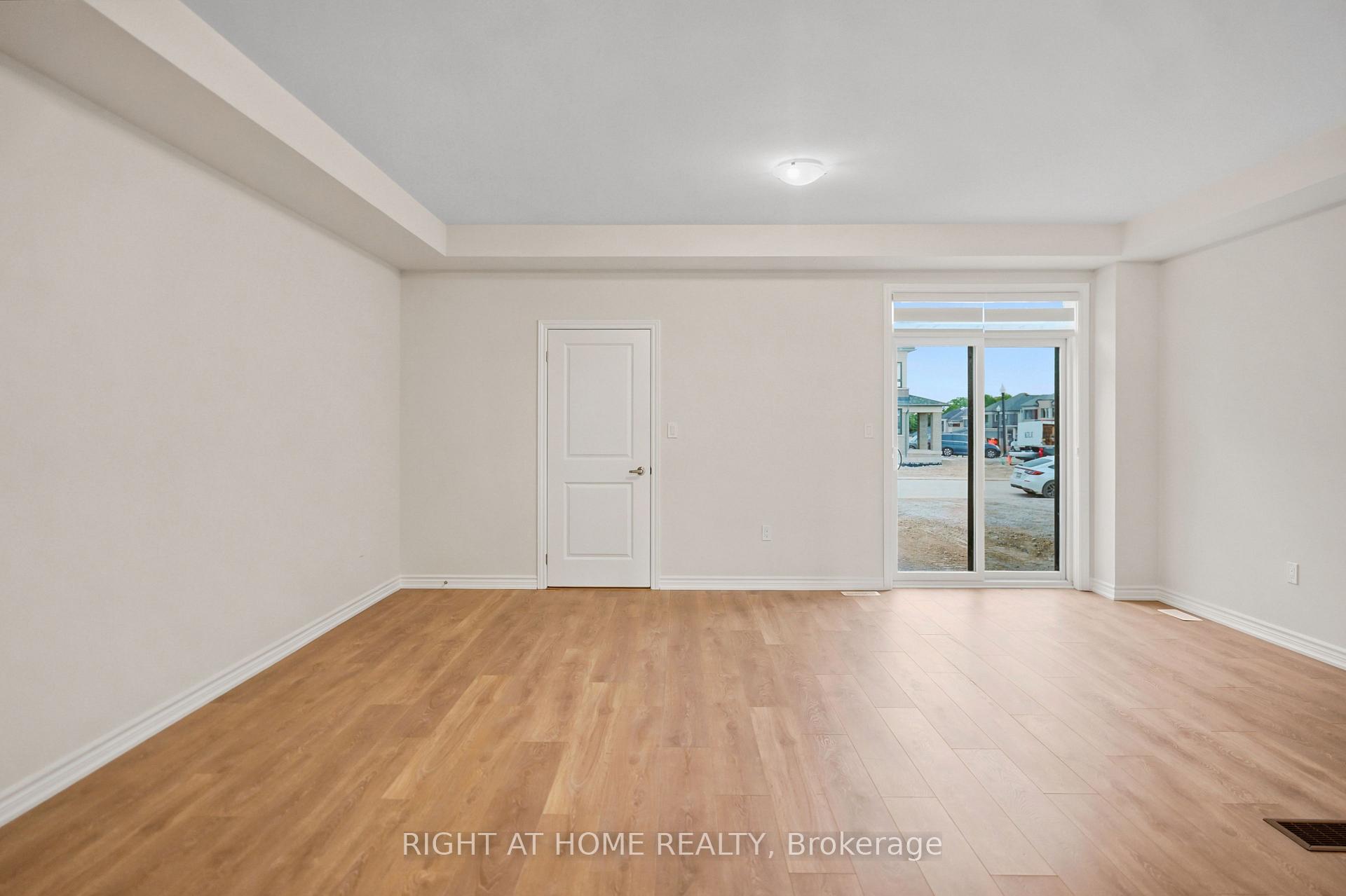 Photo 15 of 1128 Periwinkle Crescent, Woodstock, Woodstock - North — HOMEH