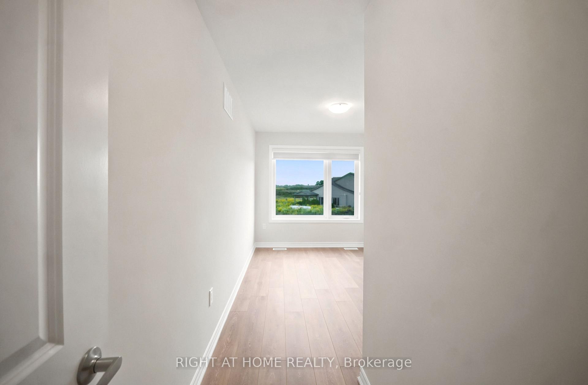 Photo 16 of 1128 Periwinkle Crescent, Woodstock, Woodstock - North — HOMEH