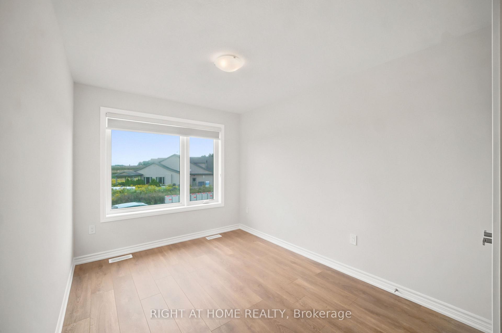 Photo 17 of 1128 Periwinkle Crescent, Woodstock, Woodstock - North — HOMEH