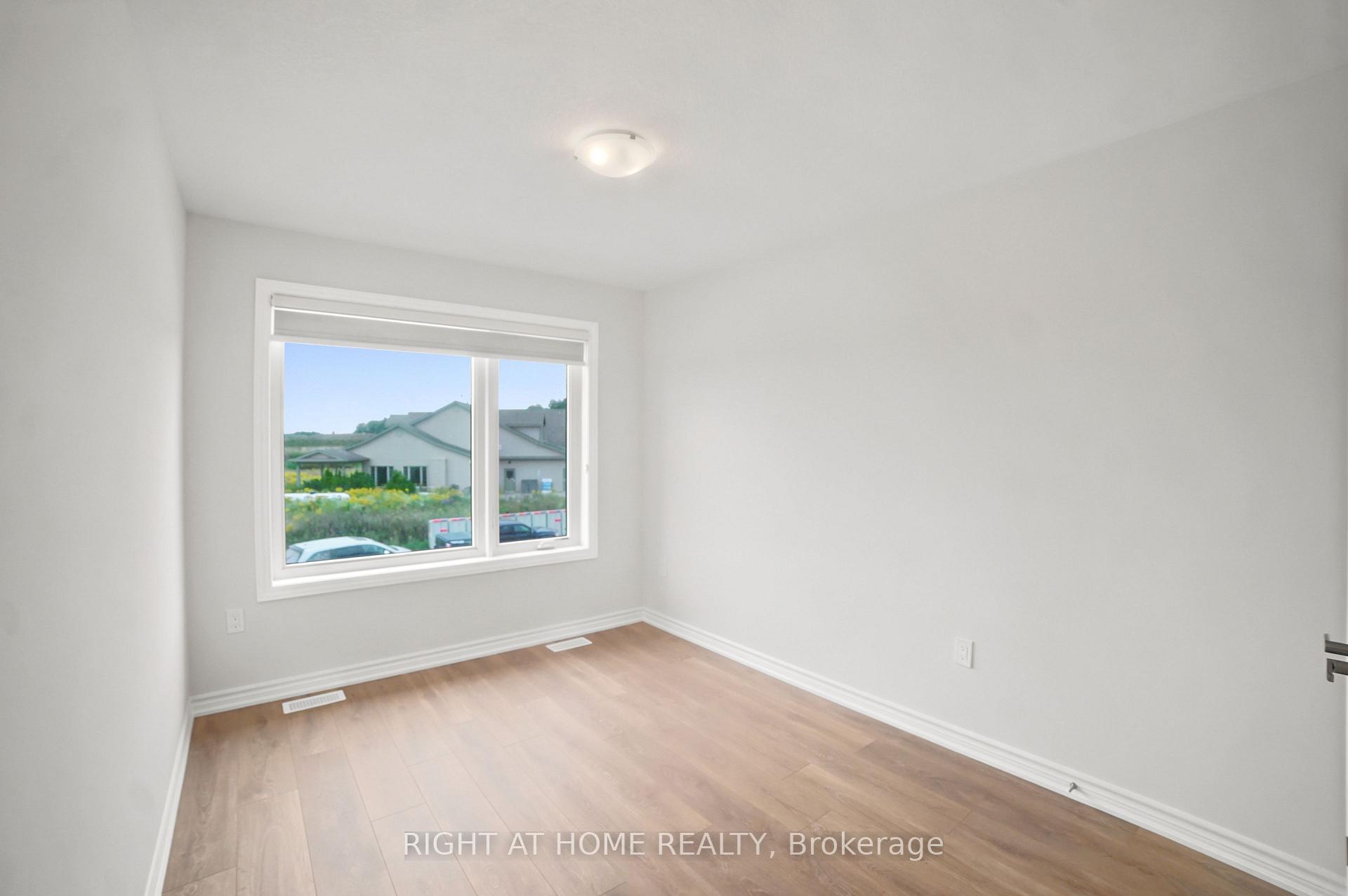 Photo 18 of 1128 Periwinkle Crescent, Woodstock, Woodstock - North — HOMEH