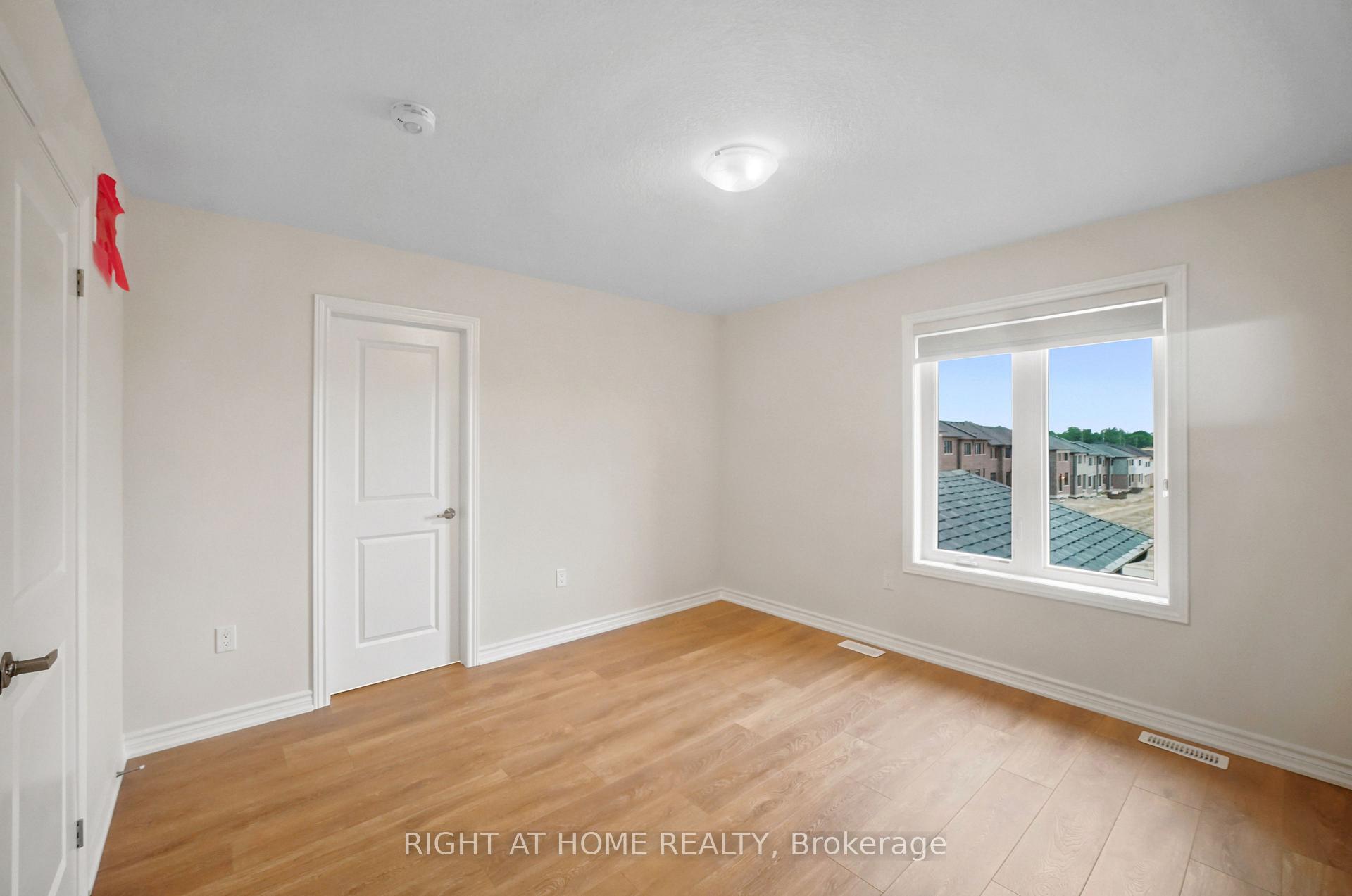 Photo 21 of 1128 Periwinkle Crescent, Woodstock, Woodstock - North — HOMEH