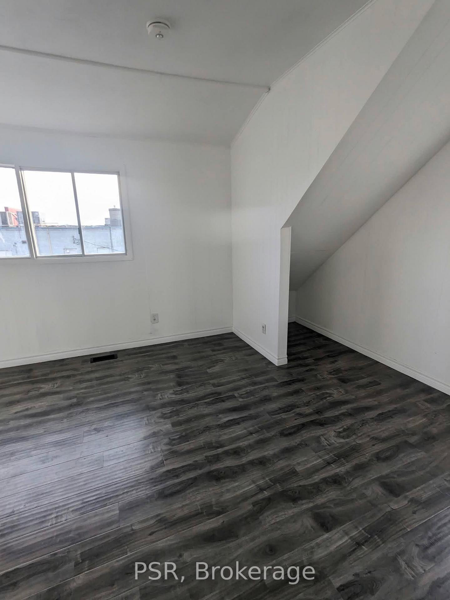 Photo 5 of 18 Sheldon Avenue N, Kitchener, King East — HOMEH