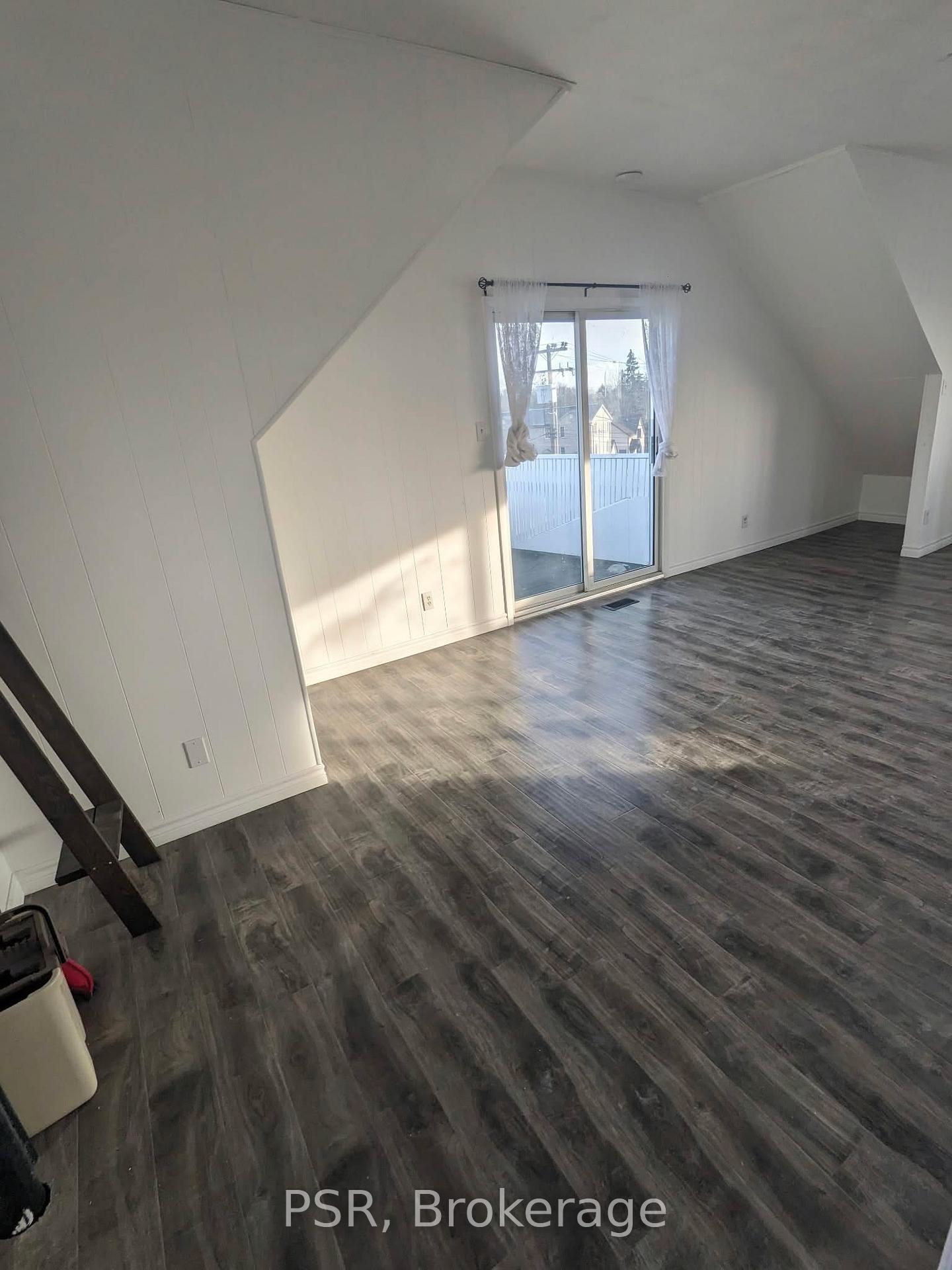 Photo 7 of 18 Sheldon Avenue N, Kitchener, King East — HOMEH