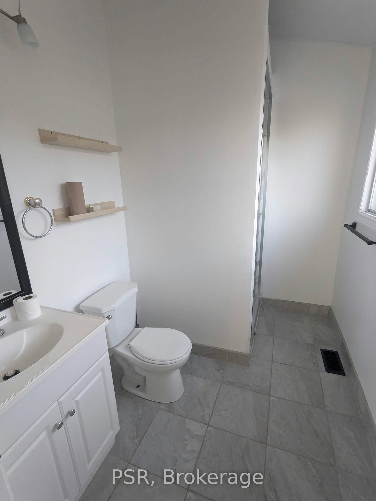 Photo 11 of 18 Sheldon Avenue N, Kitchener, King East — HOMEH