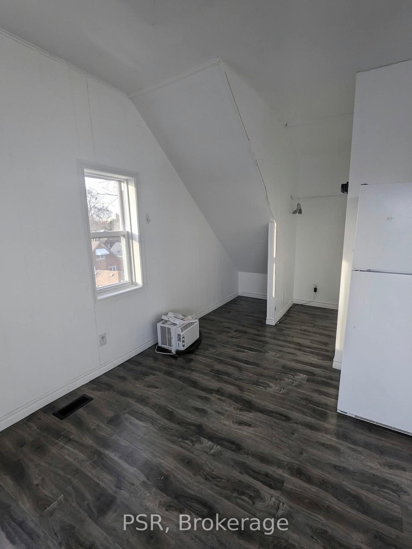 Photo 9 of 18 Sheldon Avenue N, Kitchener, King East — HOMEH
