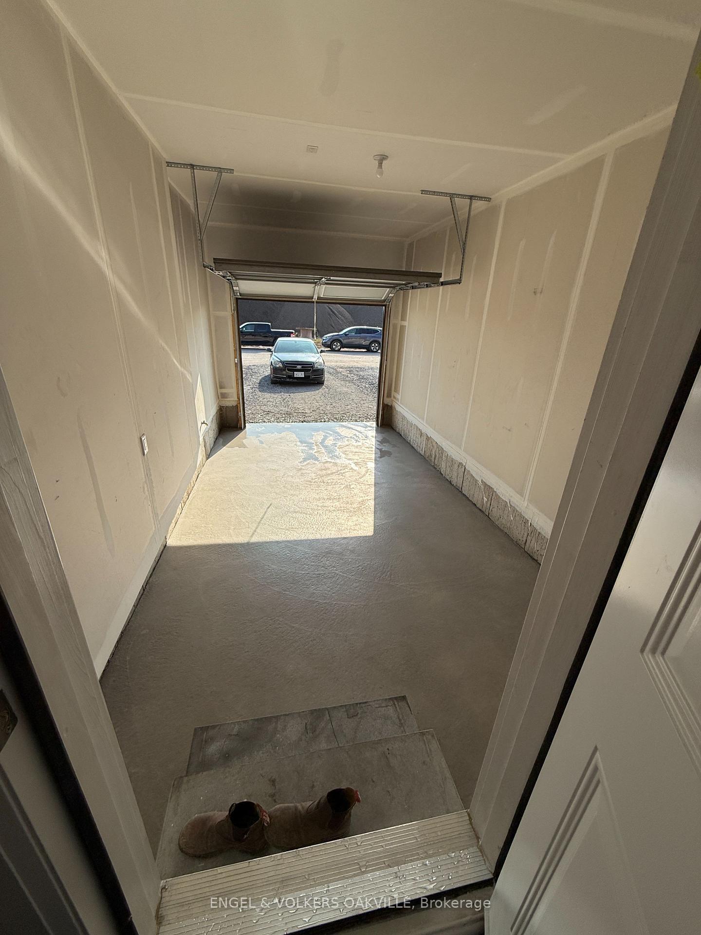 Photo 5 of 188 Westbridge Avenue, Welland, Dain City — HOMEH
