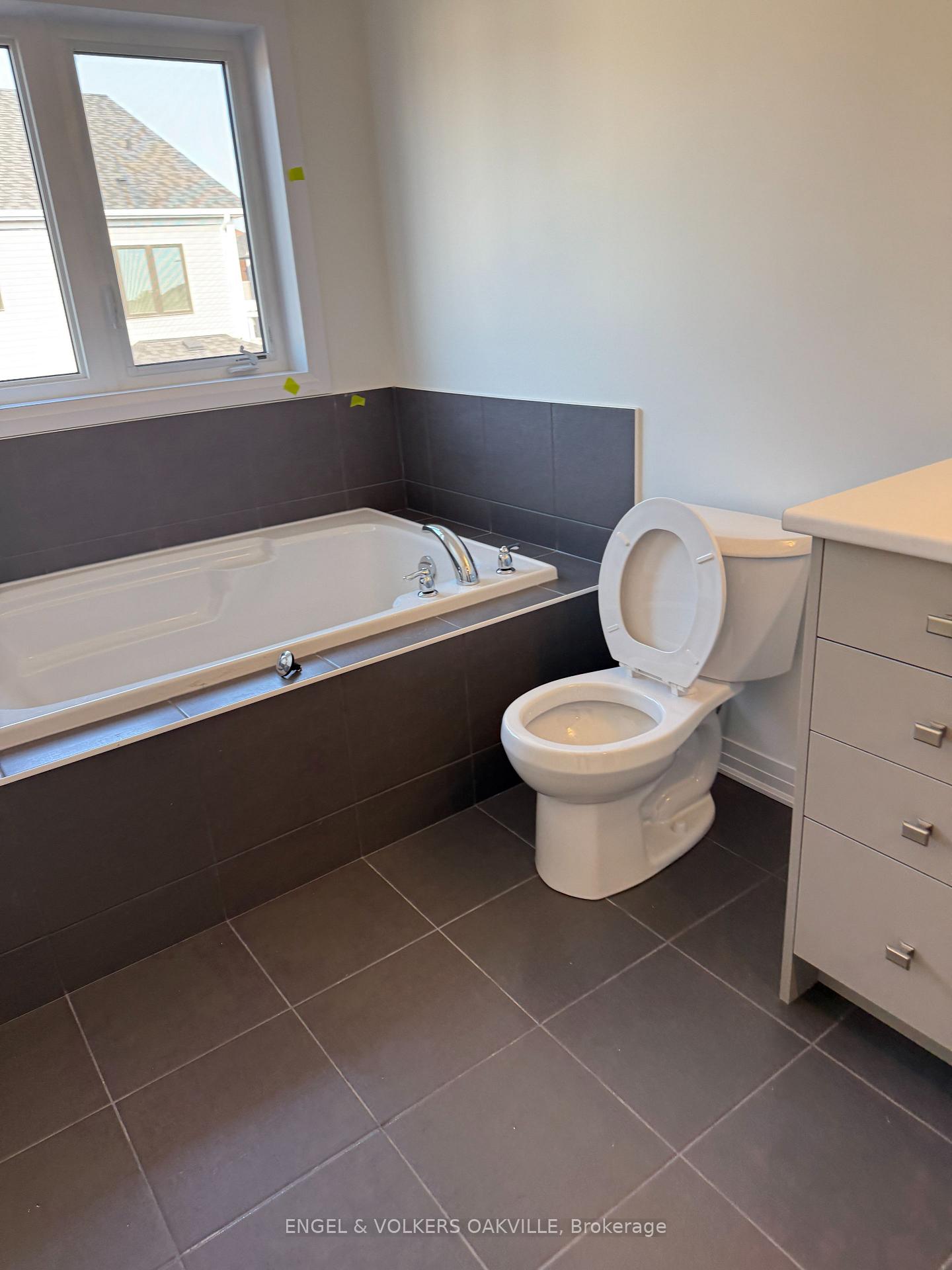 Photo 9 of 188 Westbridge Avenue, Welland, Dain City — HOMEH
