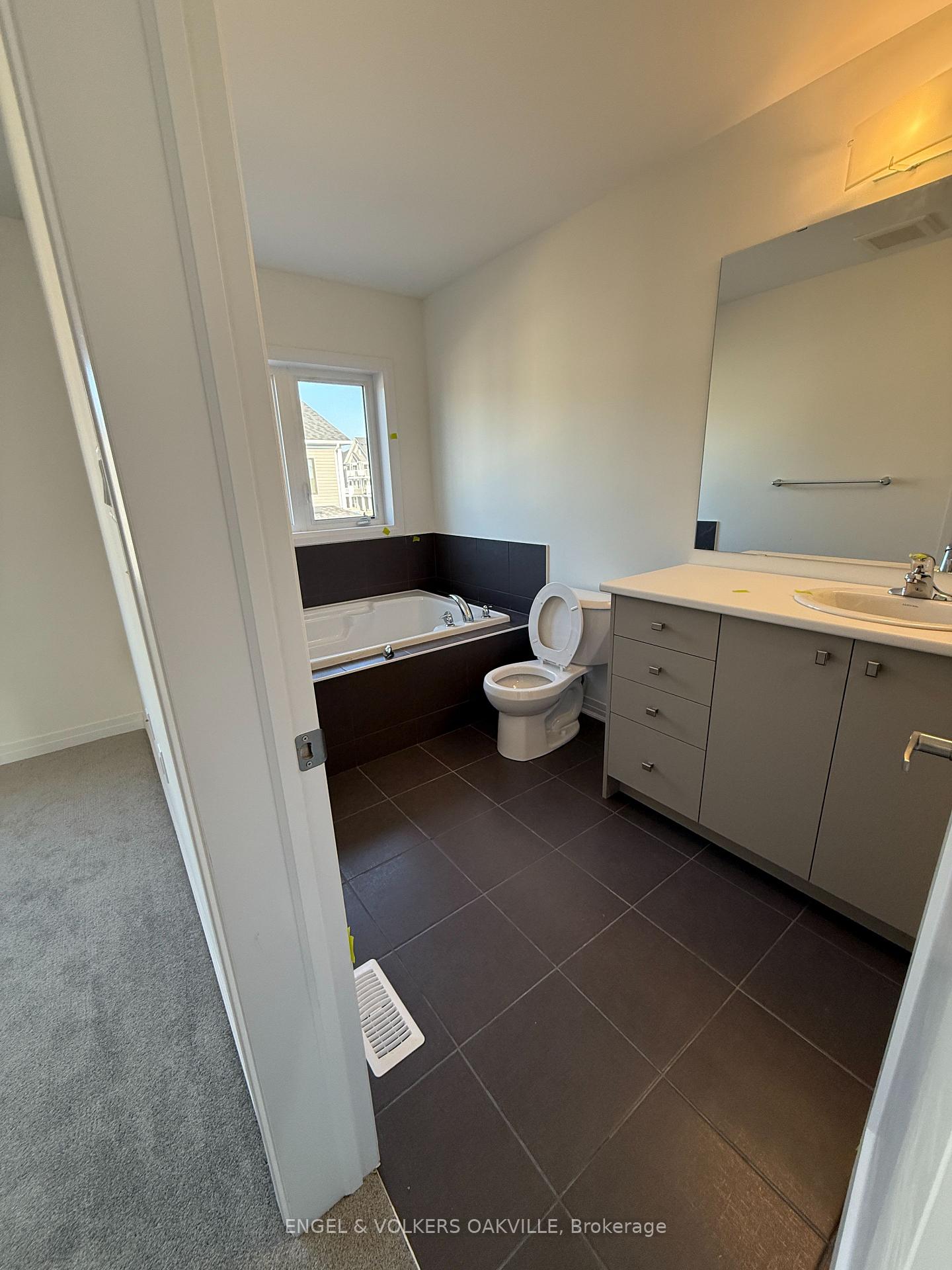 Photo 11 of 188 Westbridge Avenue, Welland, Dain City — HOMEH