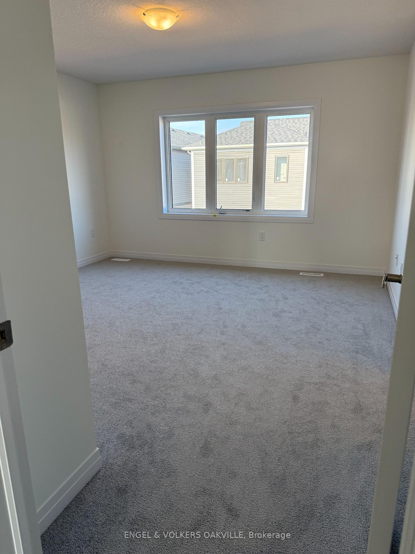 Photo 15 of 188 Westbridge Avenue, Welland, Dain City — HOMEH