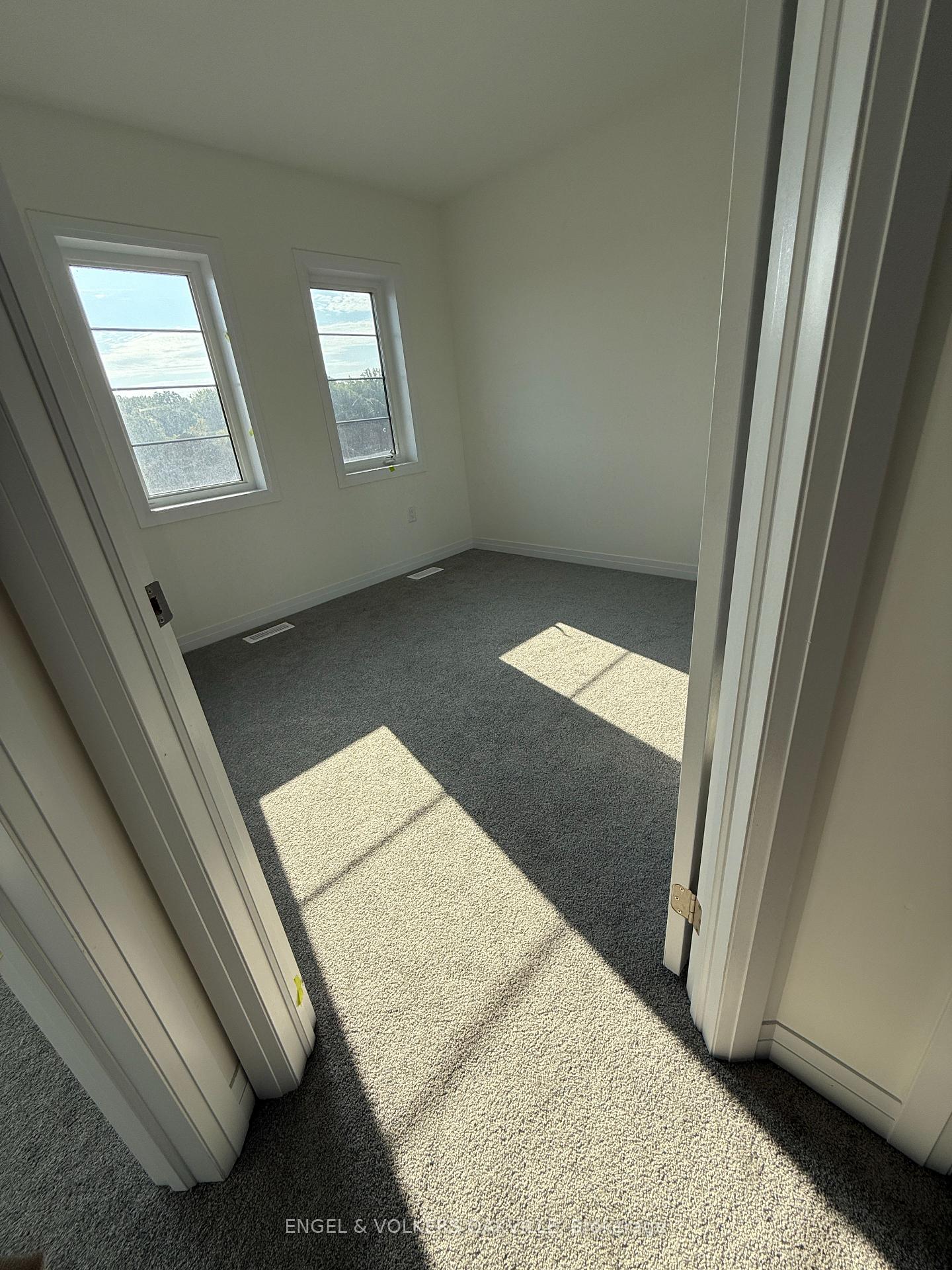 Photo 16 of 188 Westbridge Avenue, Welland, Dain City — HOMEH
