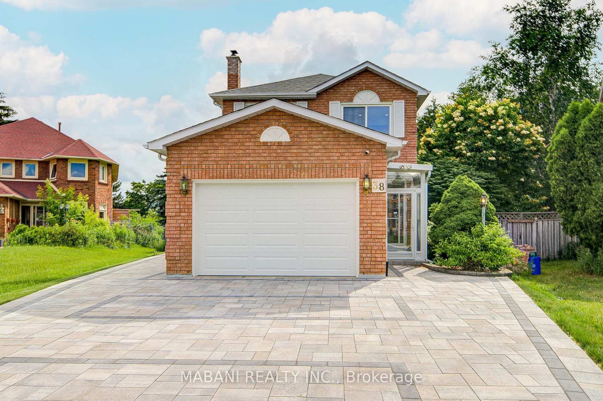 Photo 2 of 38 Marchwood Crescent, Richmond Hill, Harding — HOMEH