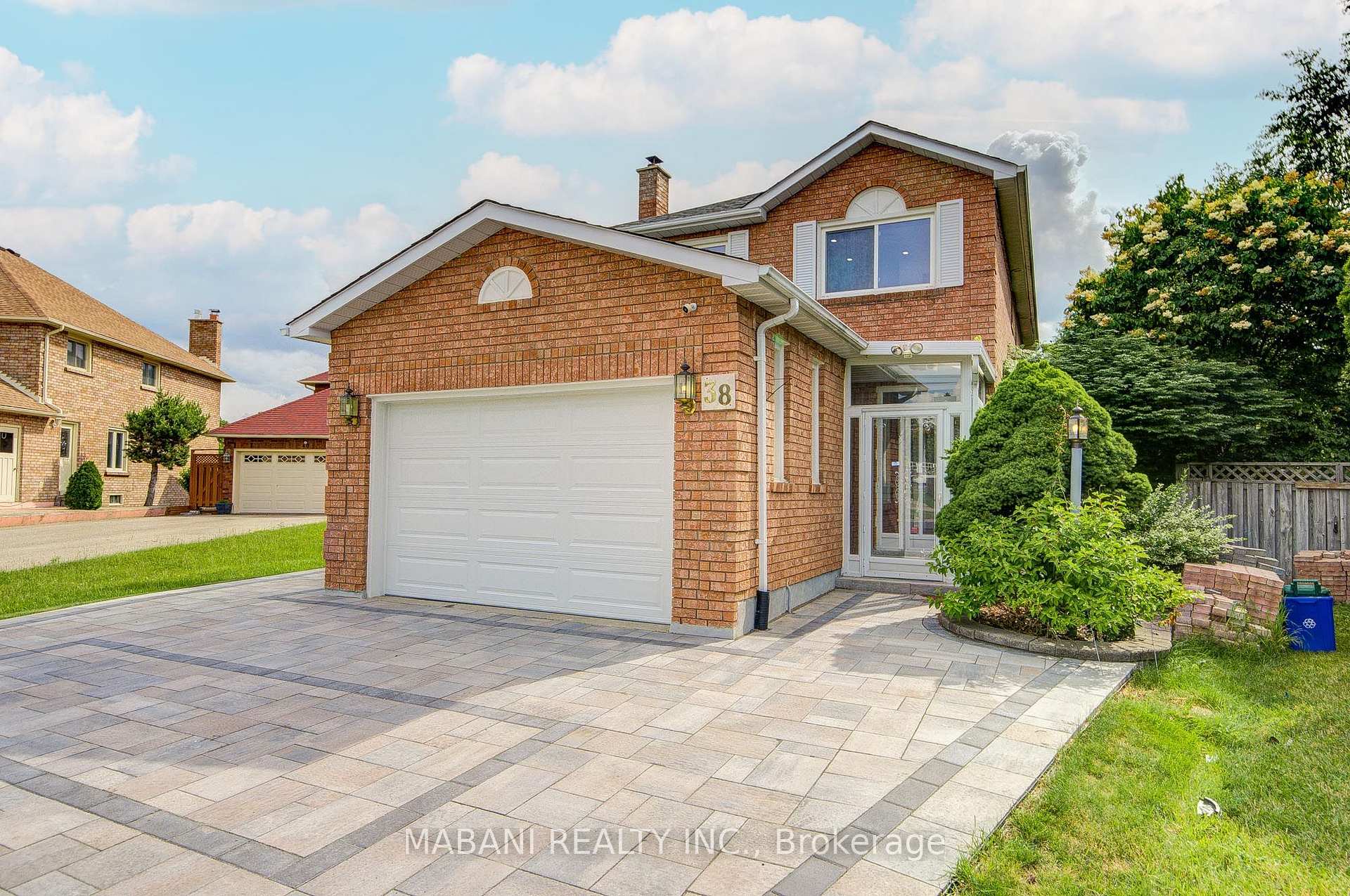 Photo 3 of 38 Marchwood Crescent, Richmond Hill, Harding — HOMEH