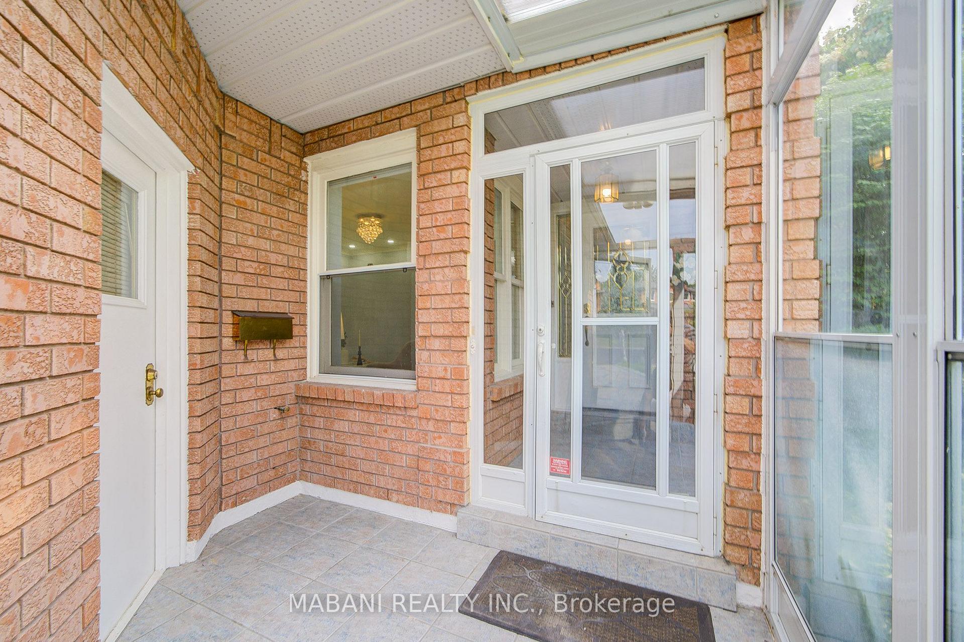 Photo 4 of 38 Marchwood Crescent, Richmond Hill, Harding — HOMEH