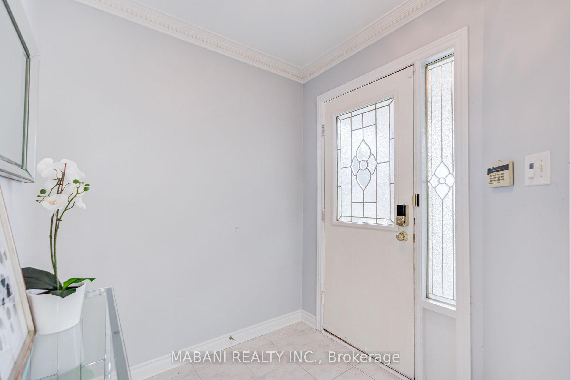 Photo 10 of 38 Marchwood Crescent, Richmond Hill, Harding — HOMEH
