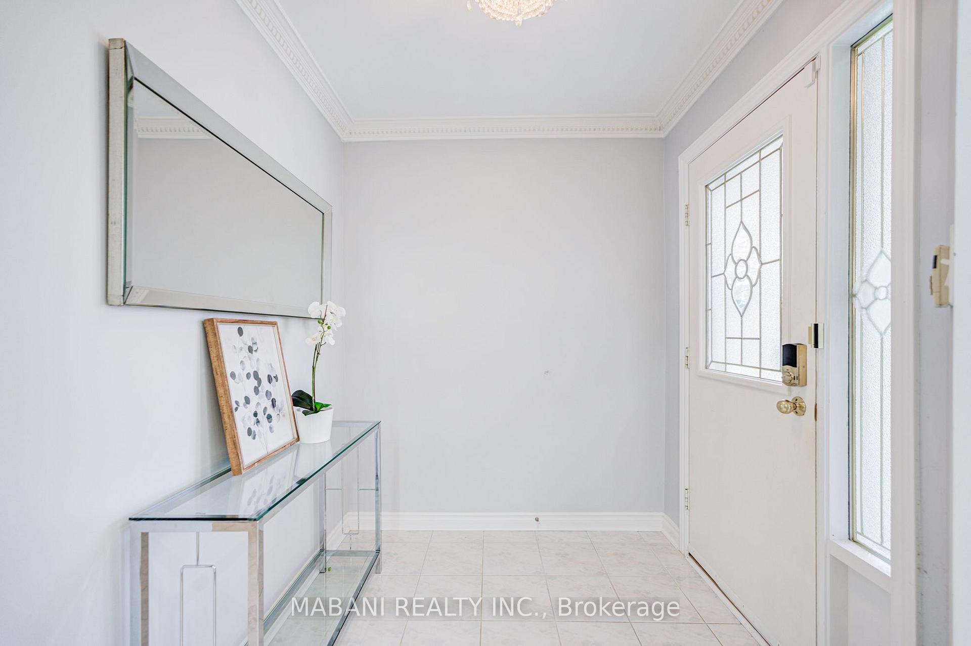 Photo 11 of 38 Marchwood Crescent, Richmond Hill, Harding — HOMEH