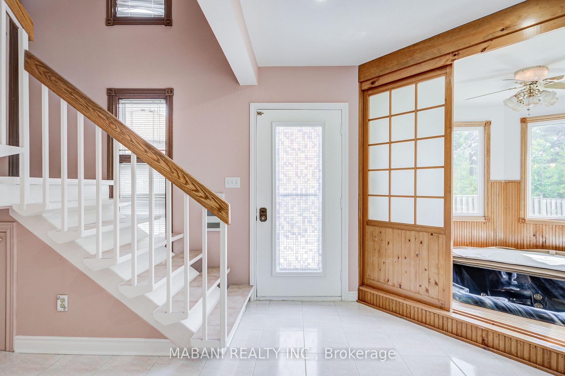 Photo 17 of 38 Marchwood Crescent, Richmond Hill, Harding — HOMEH