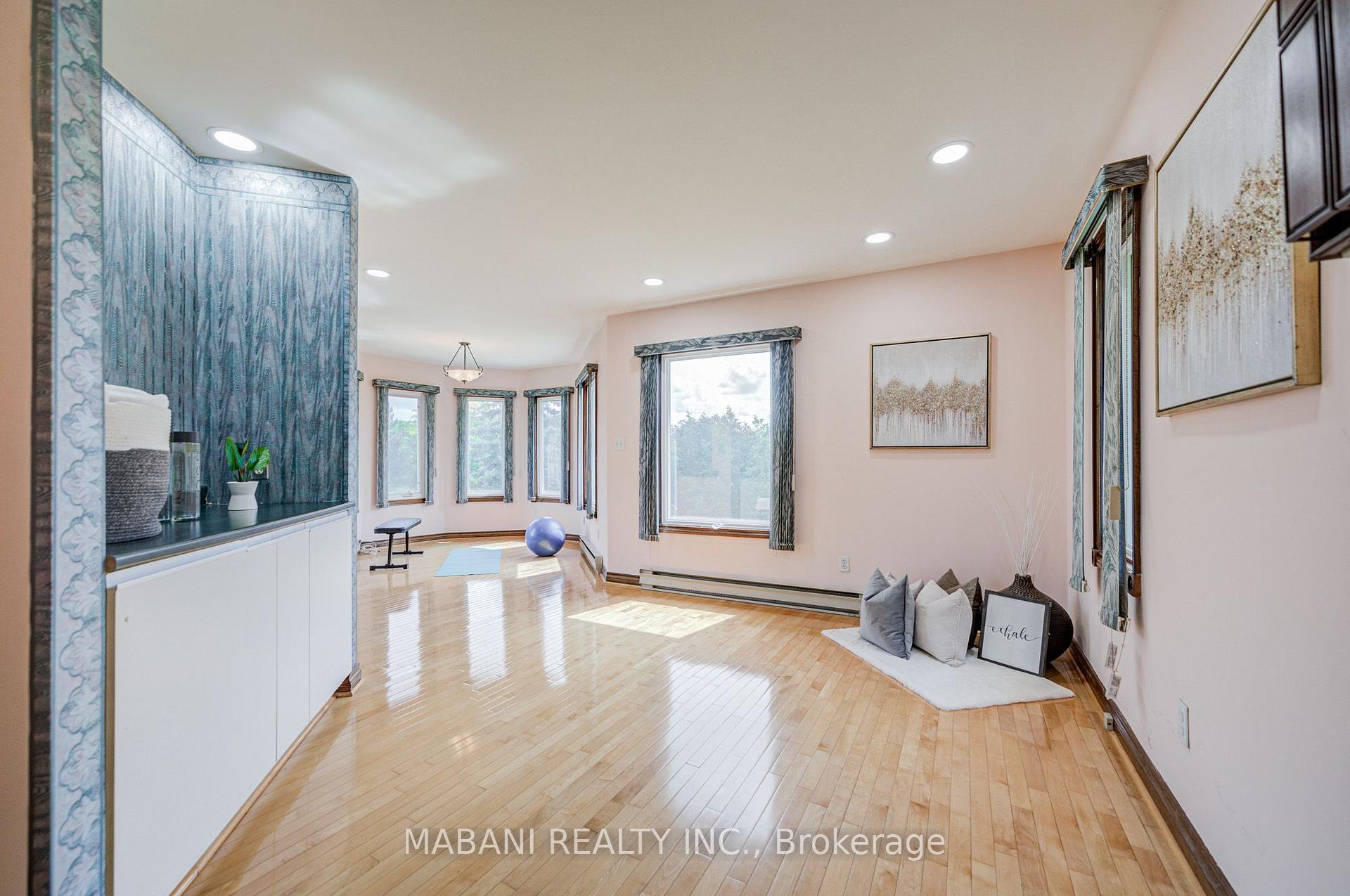 Photo 21 of 38 Marchwood Crescent, Richmond Hill, Harding — HOMEH