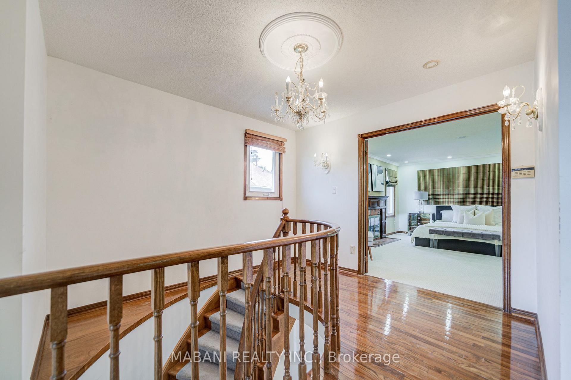 Photo 22 of 38 Marchwood Crescent, Richmond Hill, Harding — HOMEH