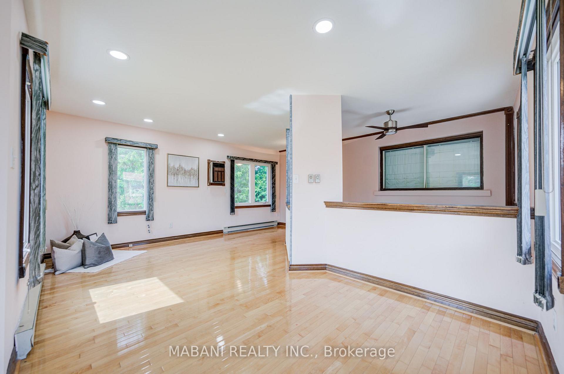 Photo 24 of 38 Marchwood Crescent, Richmond Hill, Harding — HOMEH
