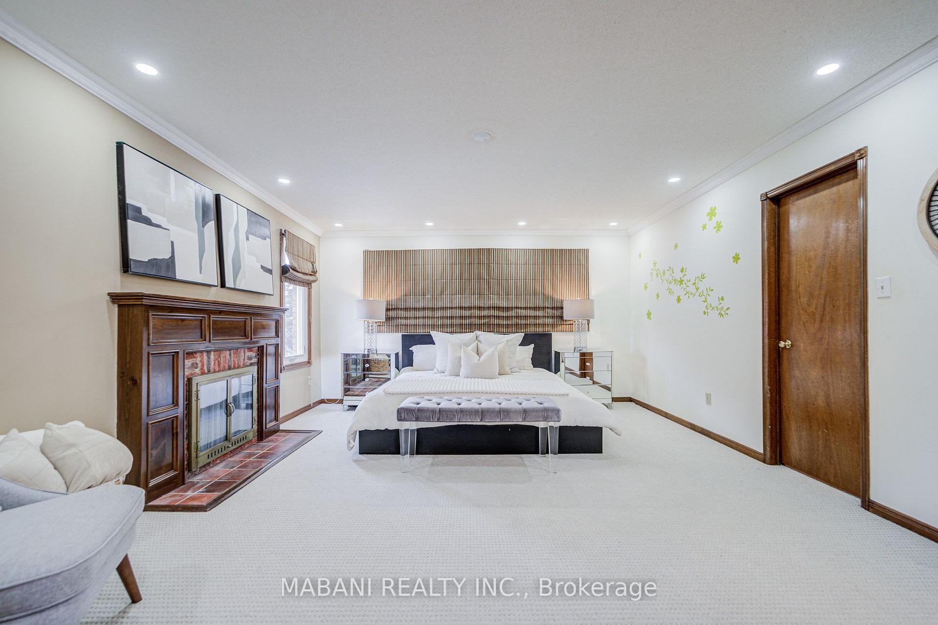 Photo 25 of 38 Marchwood Crescent, Richmond Hill, Harding — HOMEH