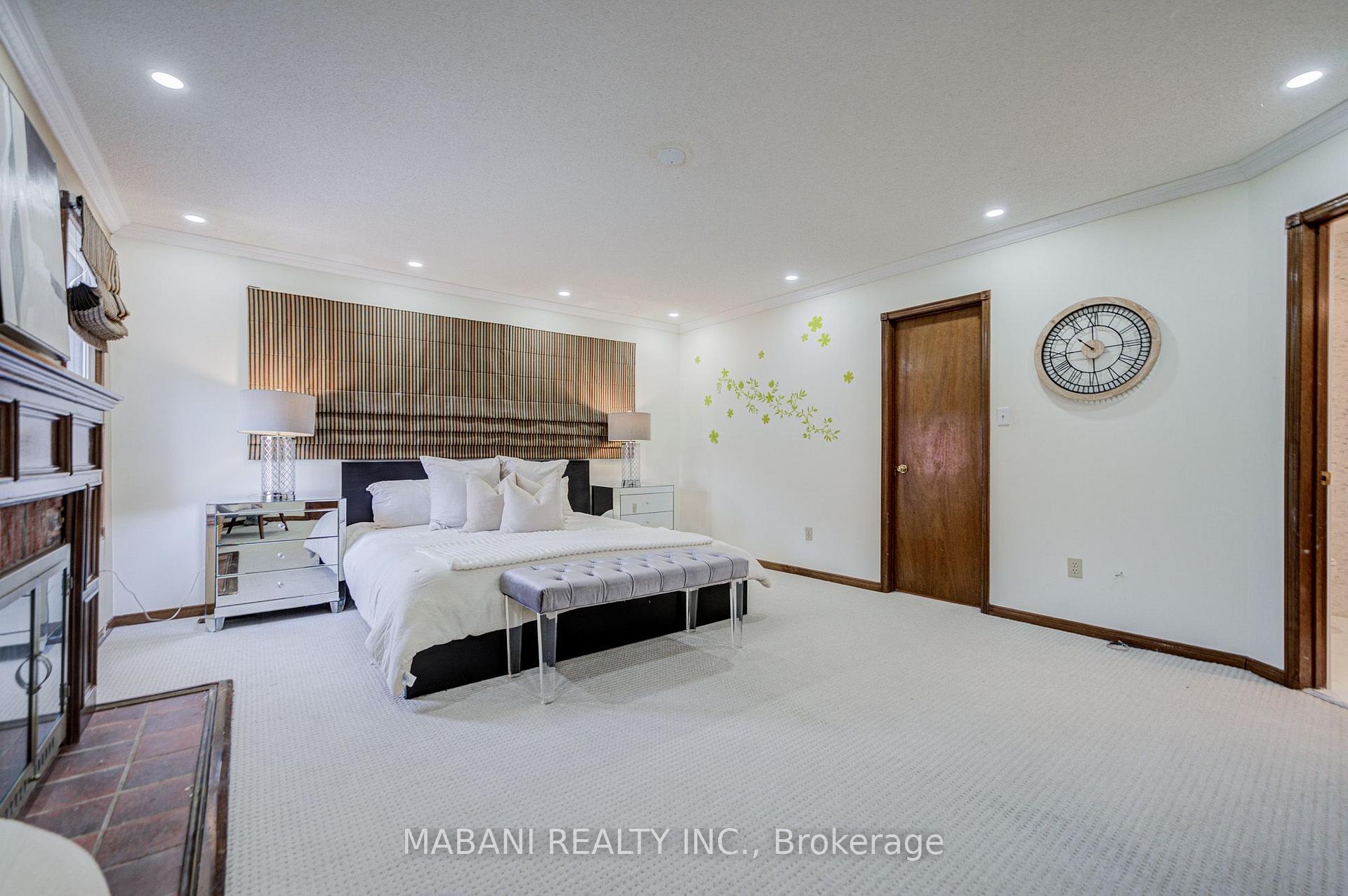 Photo 27 of 38 Marchwood Crescent, Richmond Hill, Harding — HOMEH