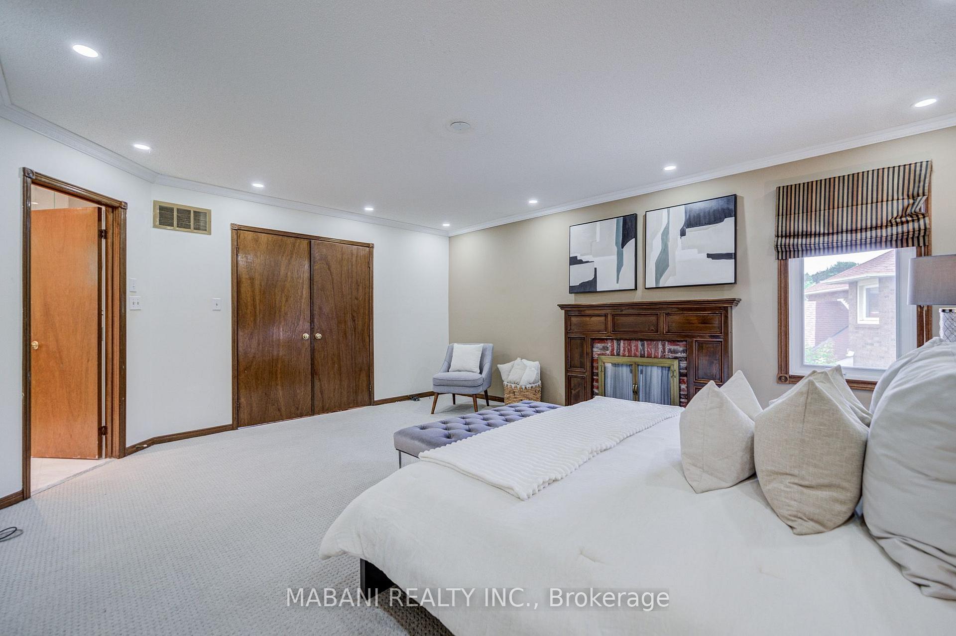 Photo 28 of 38 Marchwood Crescent, Richmond Hill, Harding — HOMEH