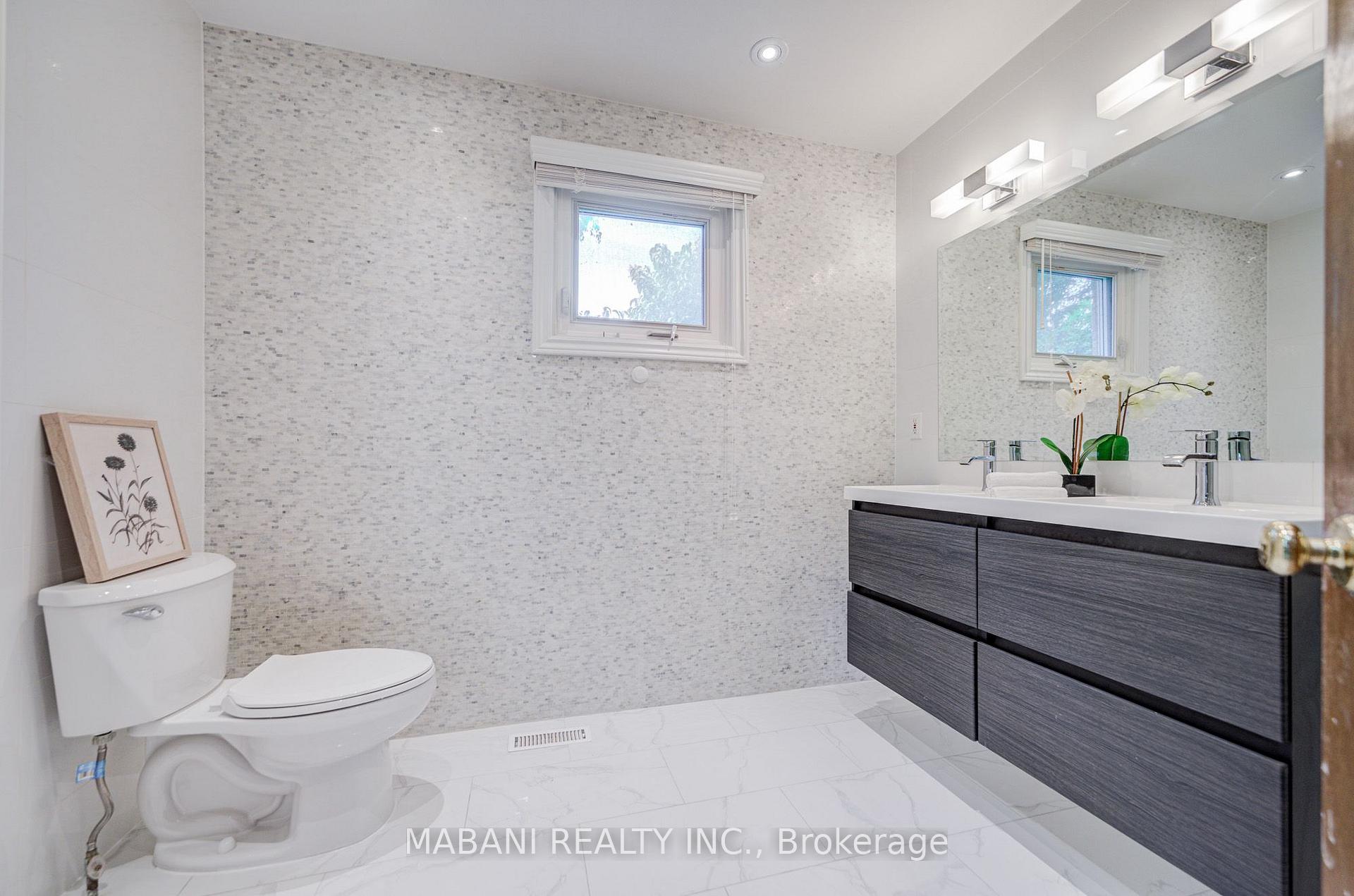 Photo 30 of 38 Marchwood Crescent, Richmond Hill, Harding — HOMEH