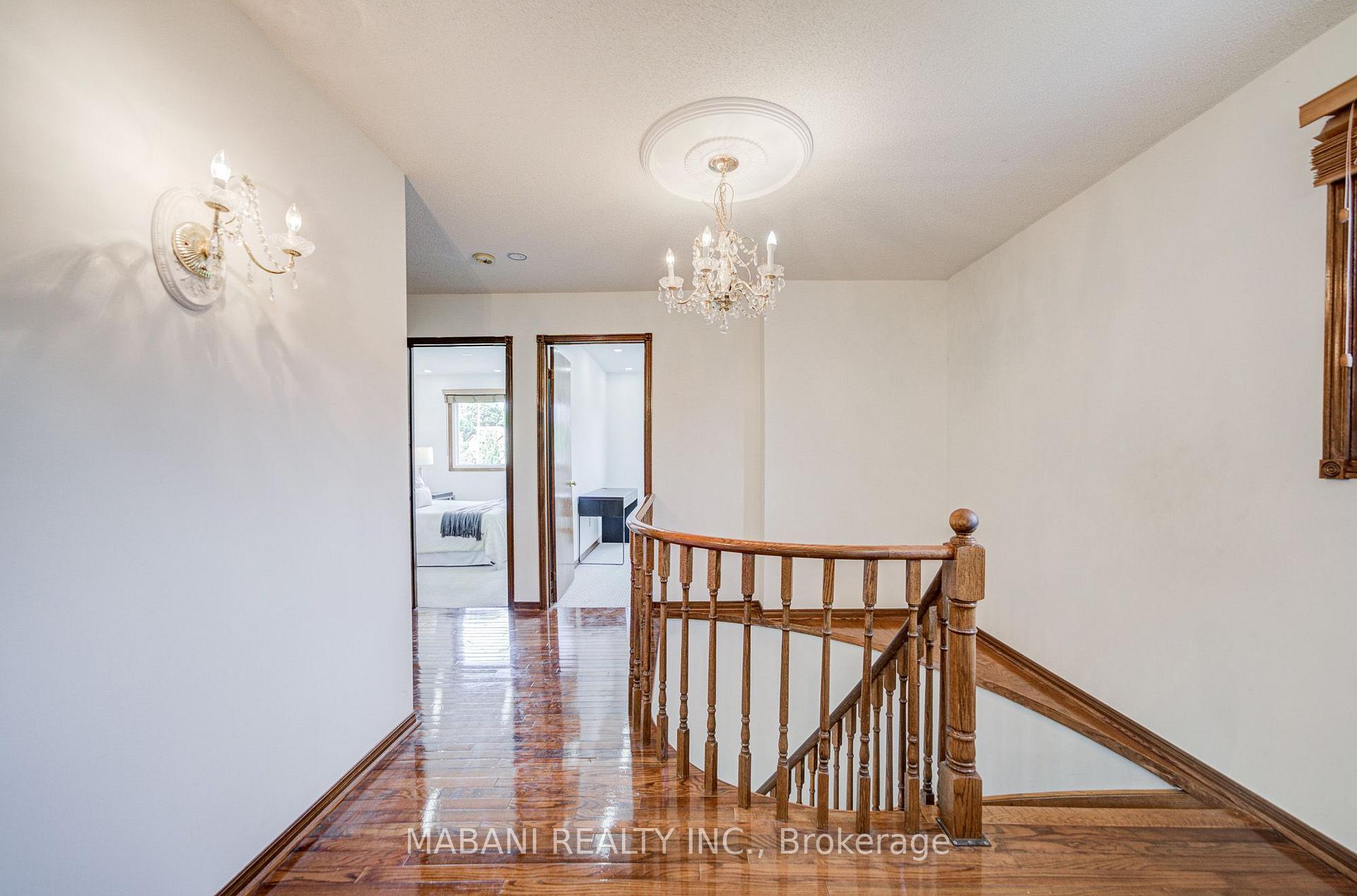 Photo 32 of 38 Marchwood Crescent, Richmond Hill, Harding — HOMEH