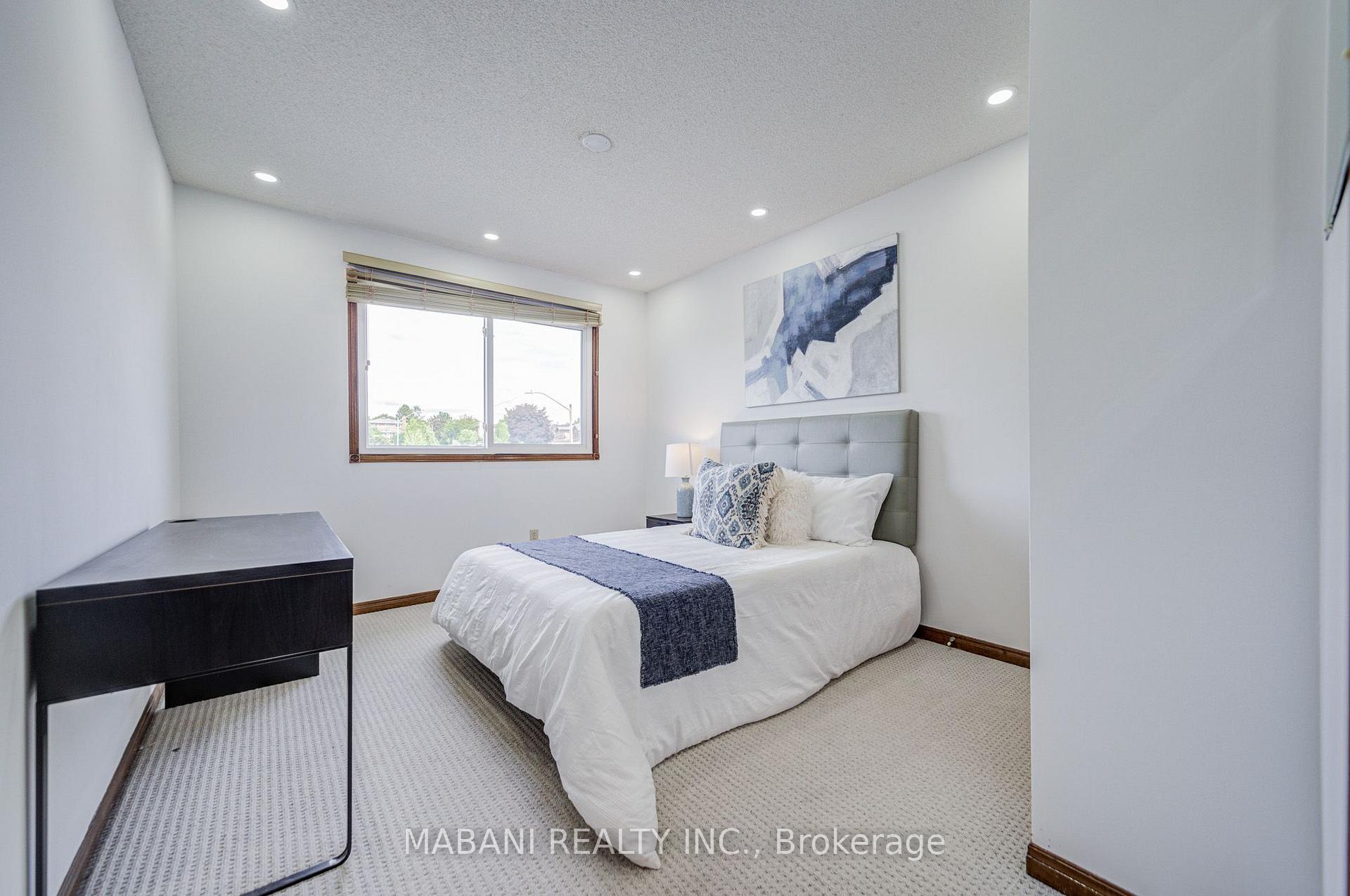 Photo 33 of 38 Marchwood Crescent, Richmond Hill, Harding — HOMEH