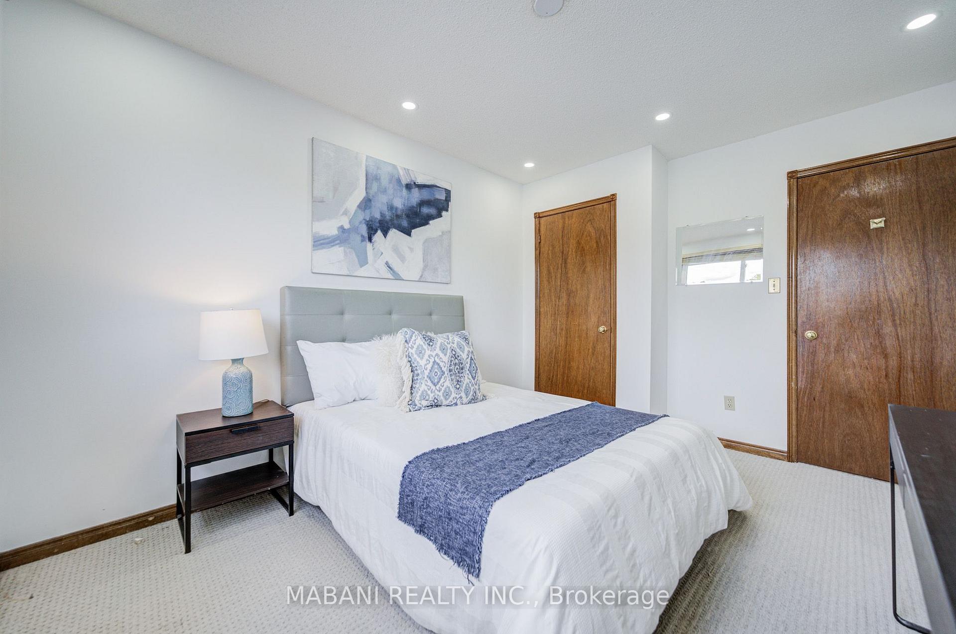 Photo 34 of 38 Marchwood Crescent, Richmond Hill, Harding — HOMEH