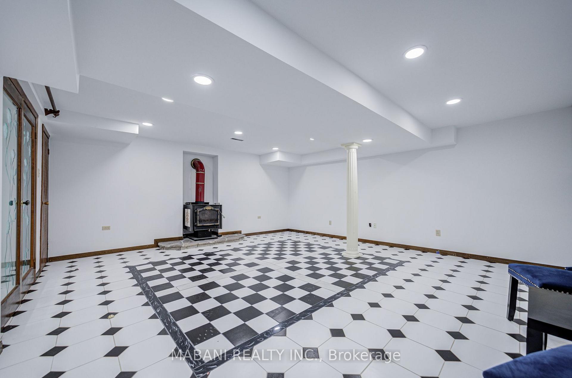 Photo 39 of 38 Marchwood Crescent, Richmond Hill, Harding — HOMEH