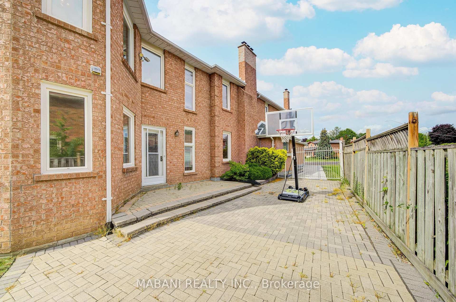 Photo 42 of 38 Marchwood Crescent, Richmond Hill, Harding — HOMEH