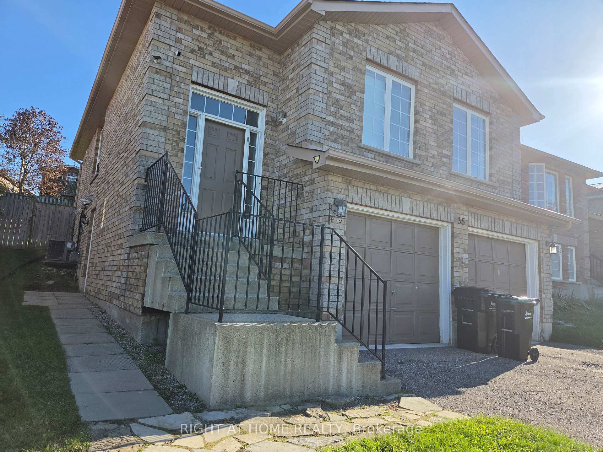 Photo 2 of Unit Lower, 35 Forest Dale Drive, Barrie, Little Lake — HOMEH
