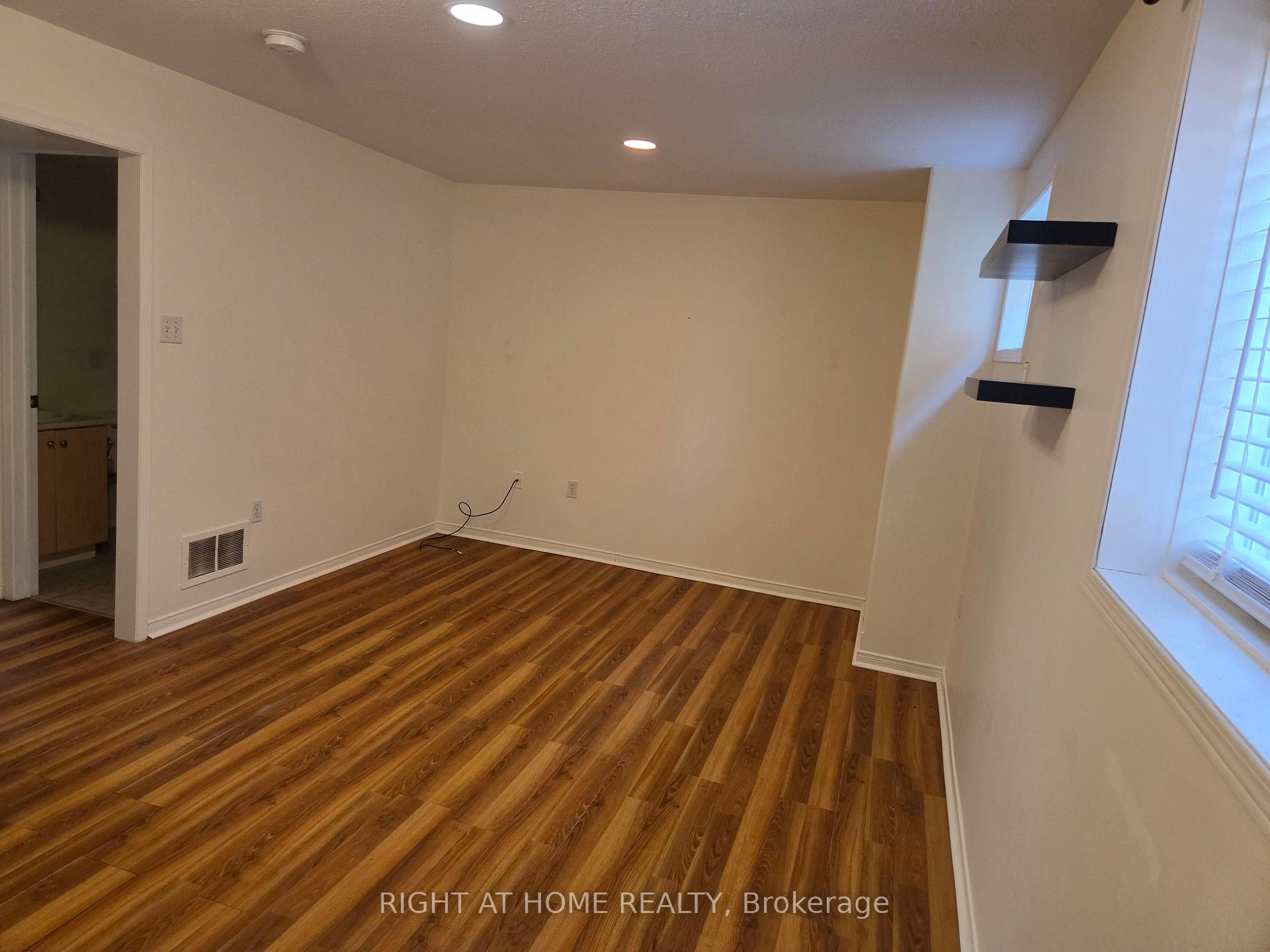 Photo 10 of Unit Lower, 35 Forest Dale Drive, Barrie, Little Lake — HOMEH