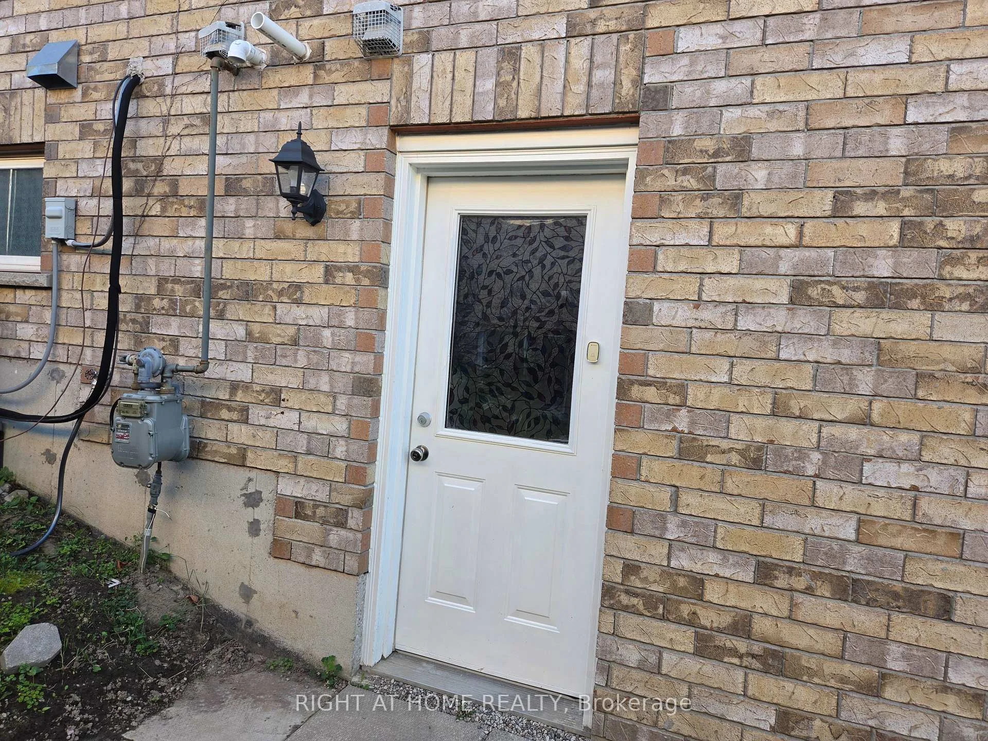 Photo 17 of Unit Lower, 35 Forest Dale Drive, Barrie, Little Lake — HOMEH