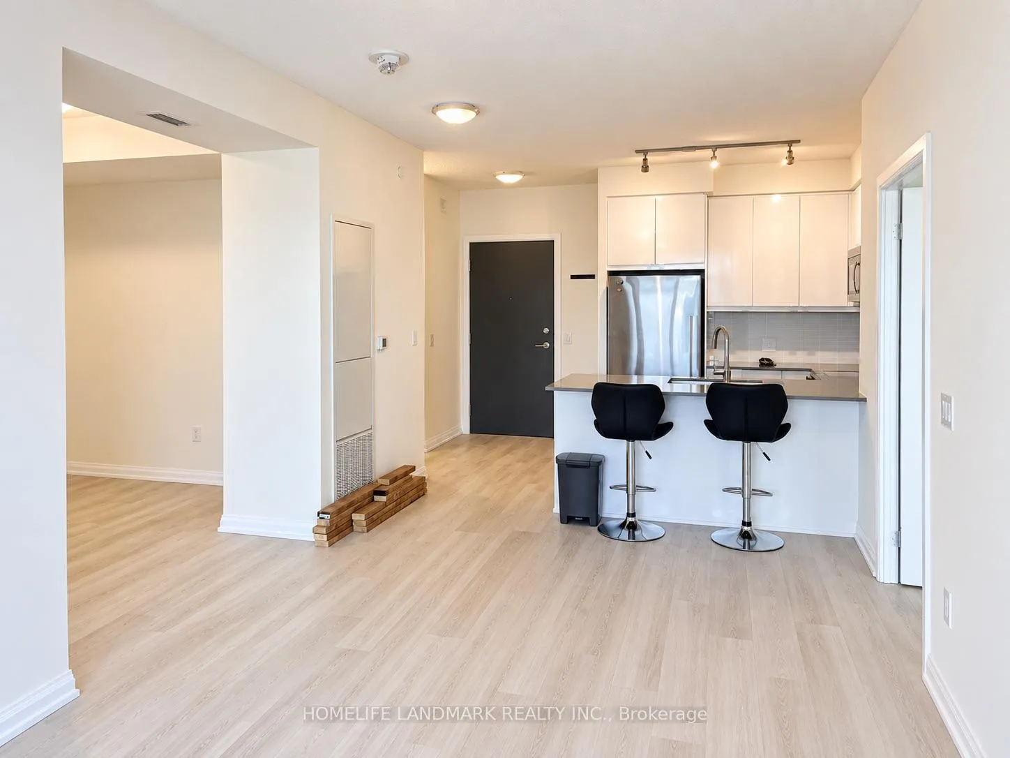 Photo 5 of Unit 703, 3260 Sheppard Avenue E, Scarborough, L'Amoreaux — HOMEH